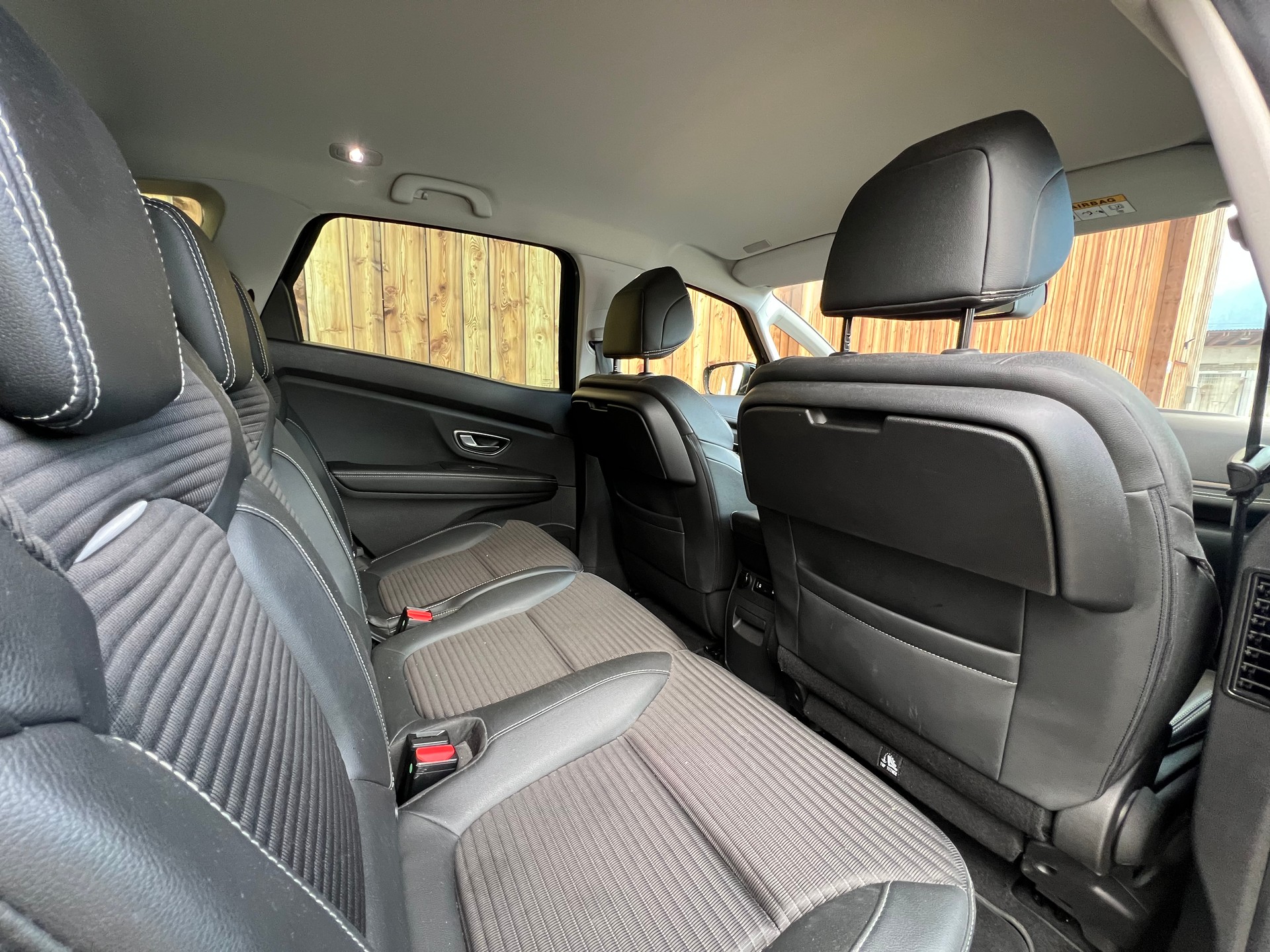 RENAULT Scénic 1.3 16V Turbo Intens-image-9