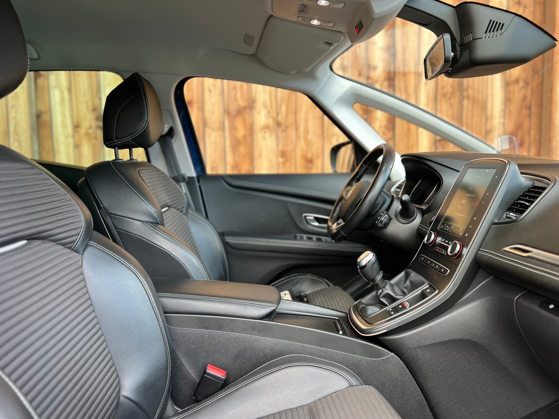 RENAULT Scénic 1.3 16V Turbo Intens-image-8