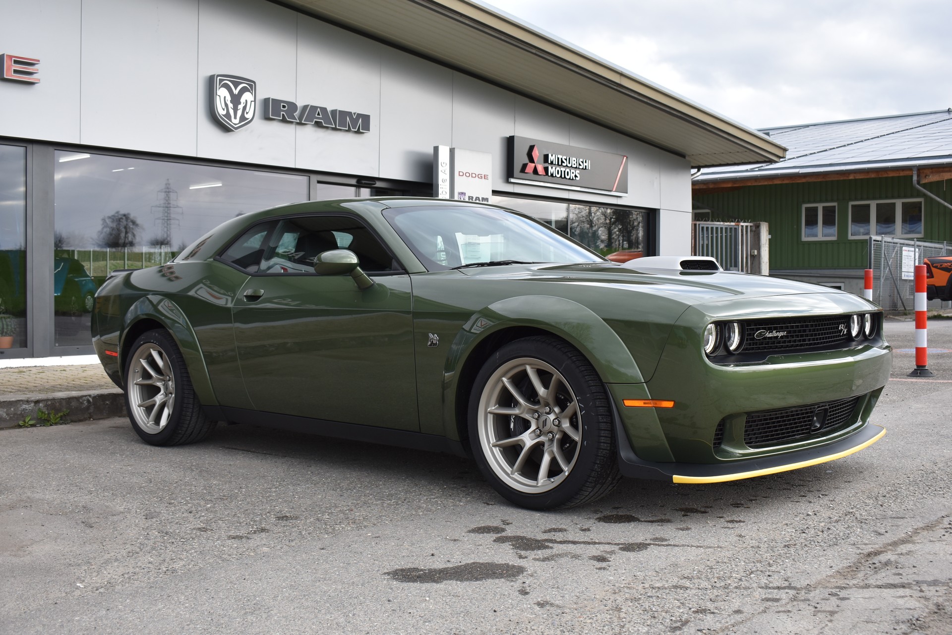 DODGE Challenger Swinger F8 Green-image-2