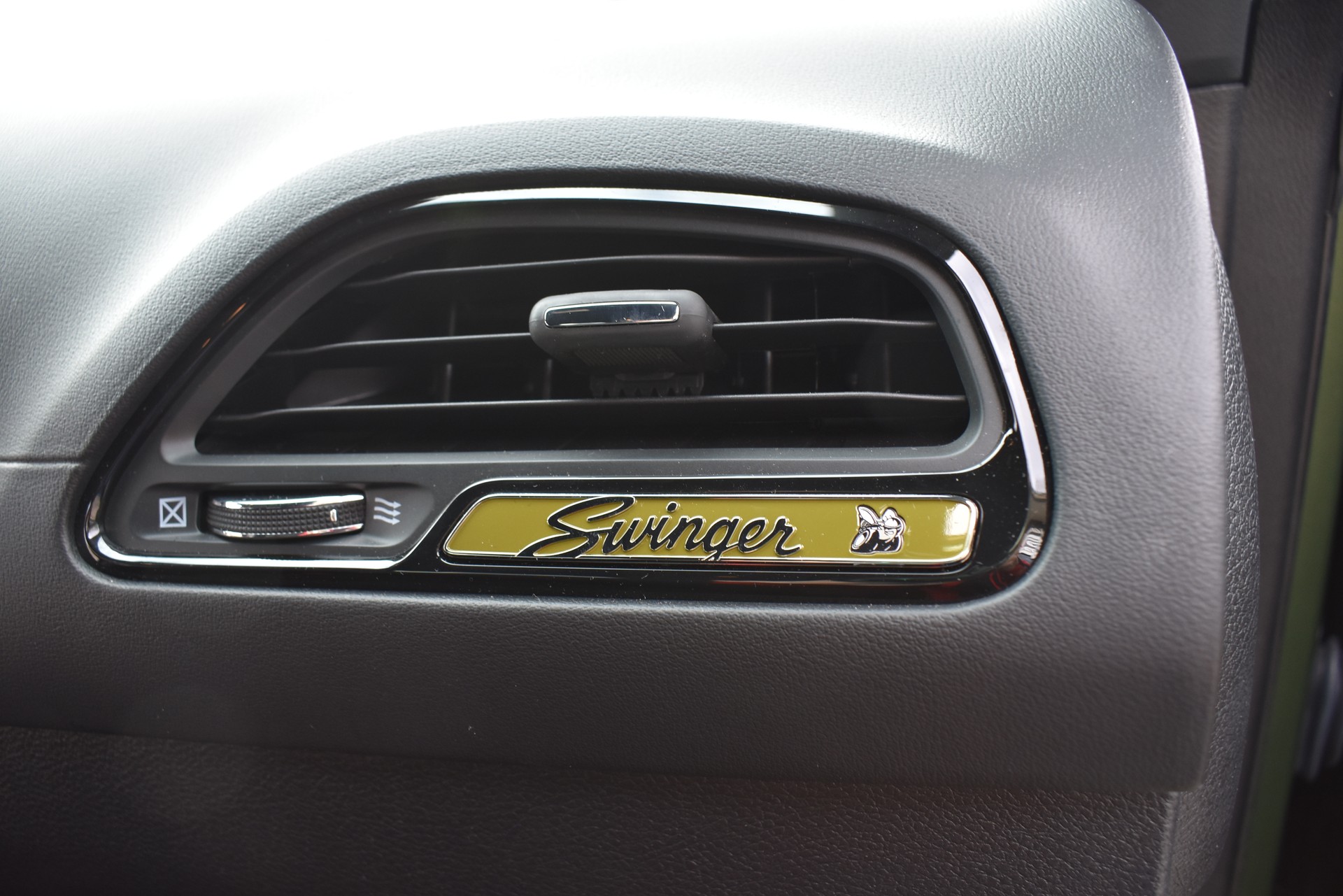 DODGE Challenger Swinger F8 Green-image-13
