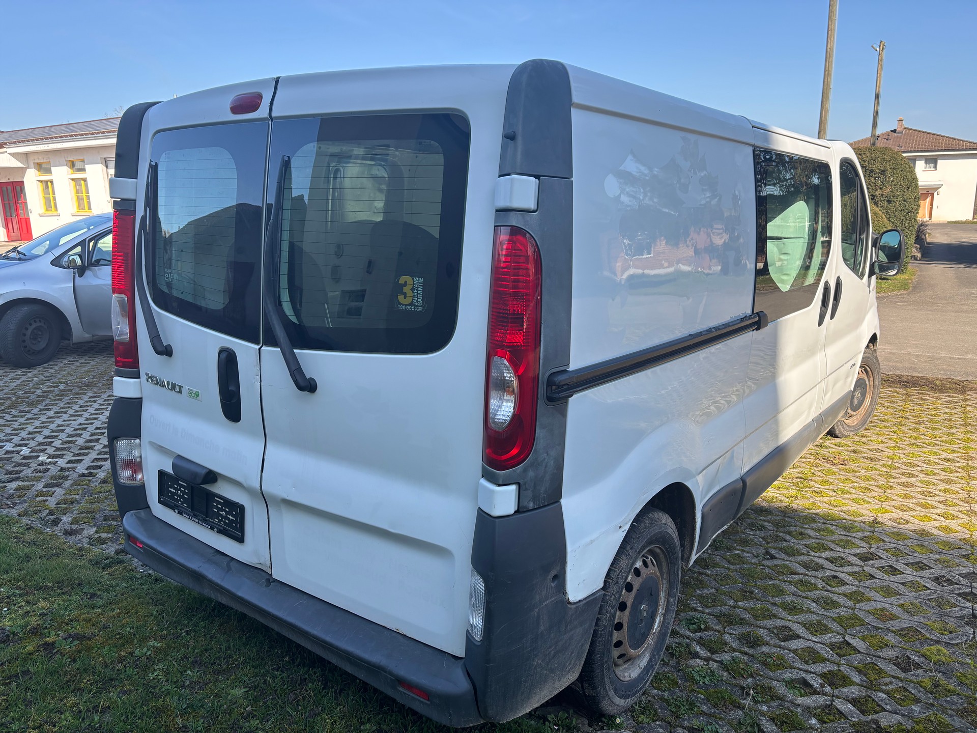 RENAULT TRAFIC-image-3