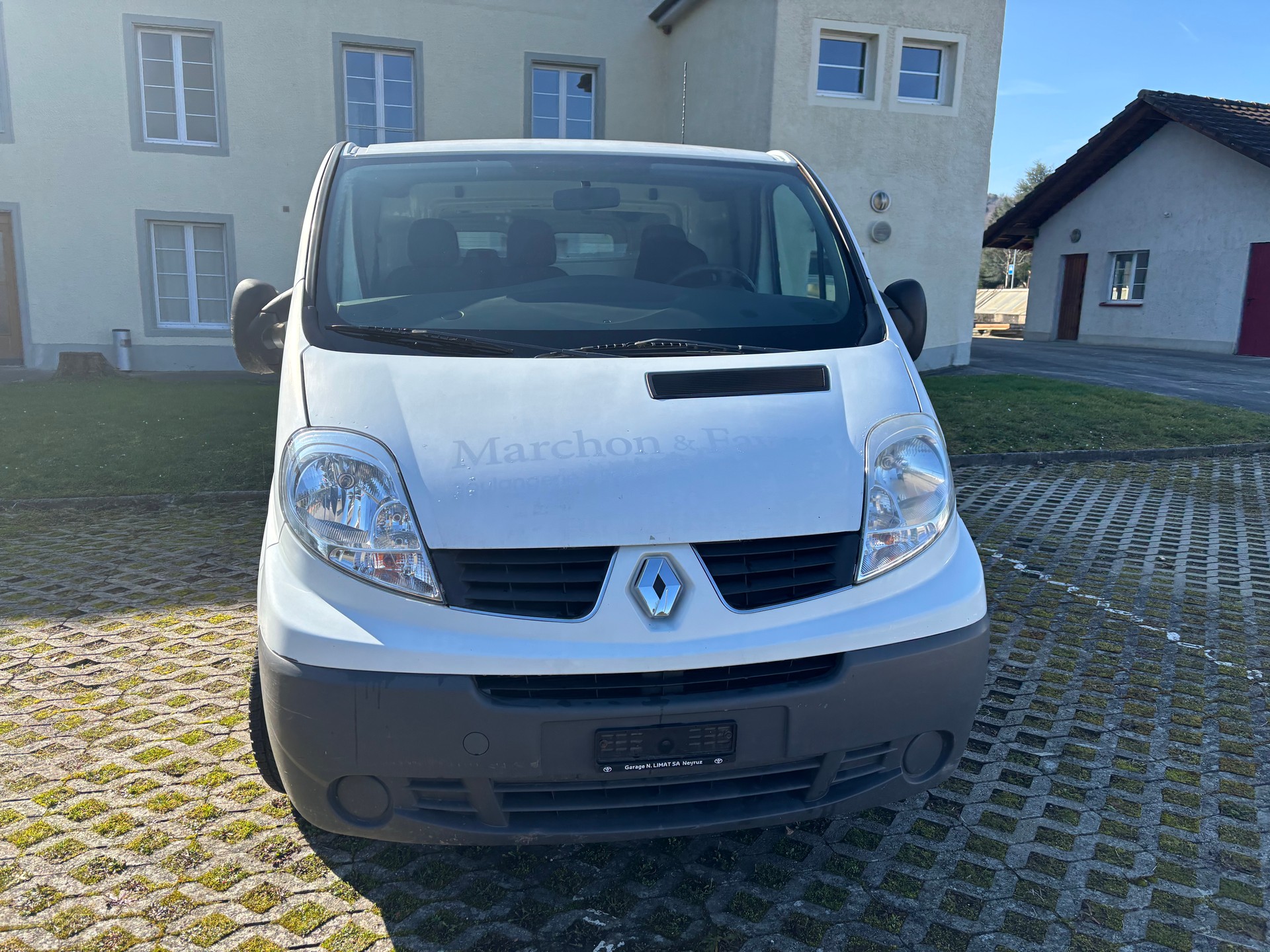 RENAULT TRAFIC-image-0