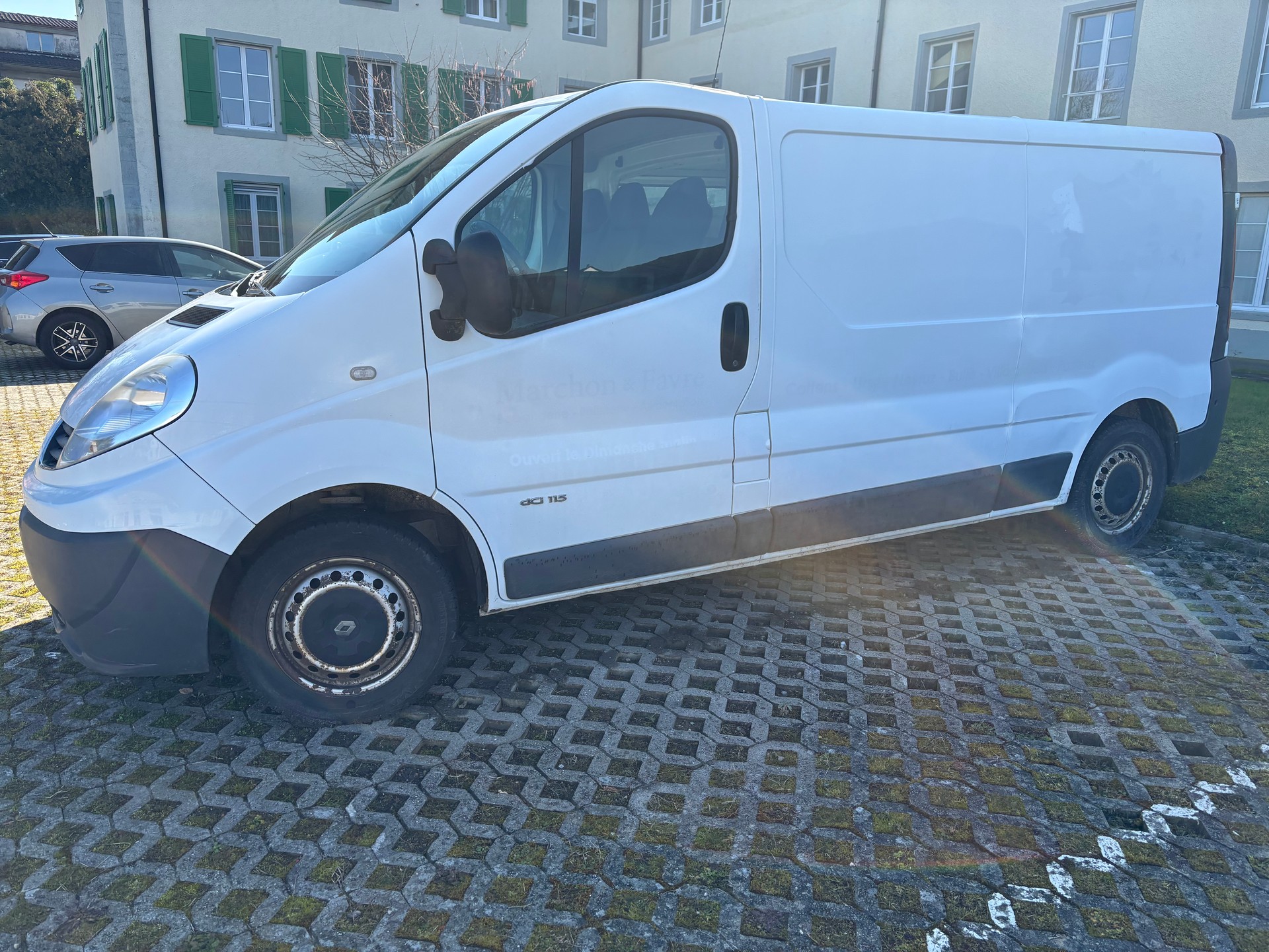 RENAULT TRAFIC-image-5