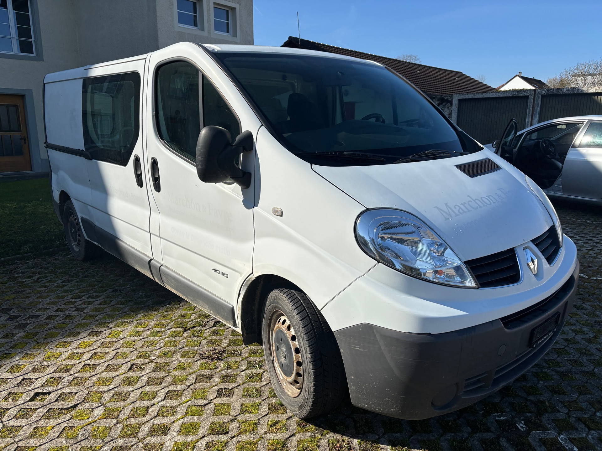 RENAULT TRAFIC-image-4