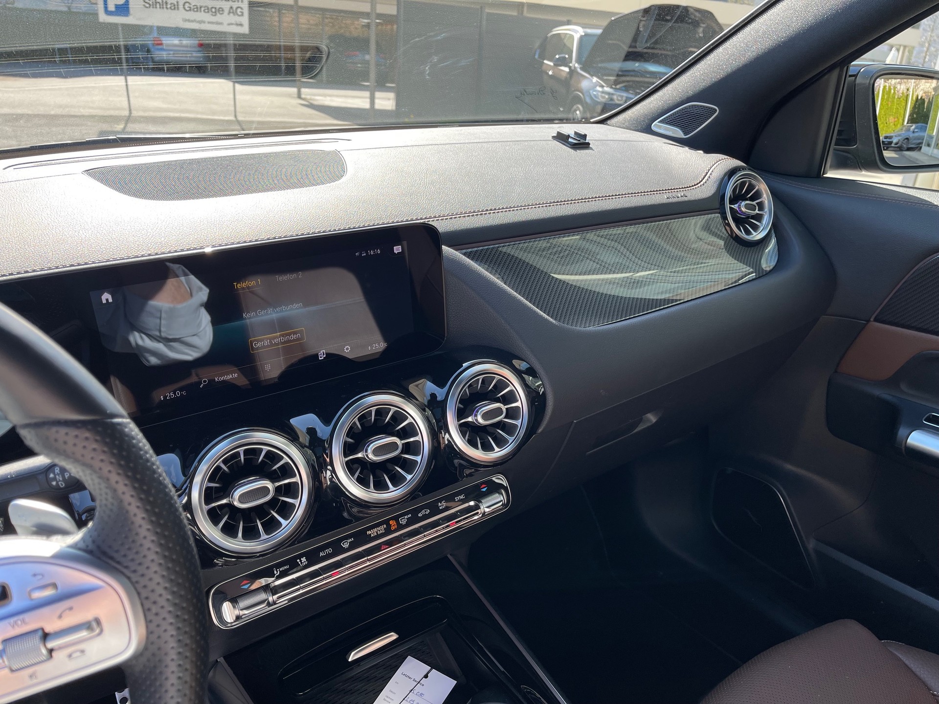 MERCEDES-BENZ GLA 220d 4Matic AMG Line 8G-DCT-image-11