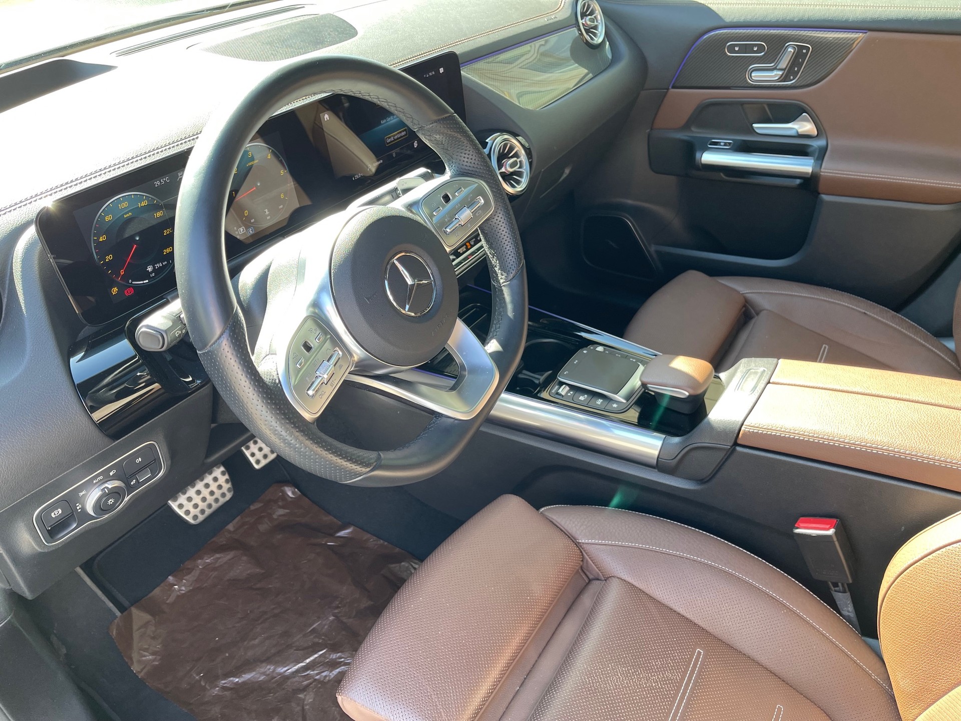 MERCEDES-BENZ GLA 220d 4Matic AMG Line 8G-DCT-image-7