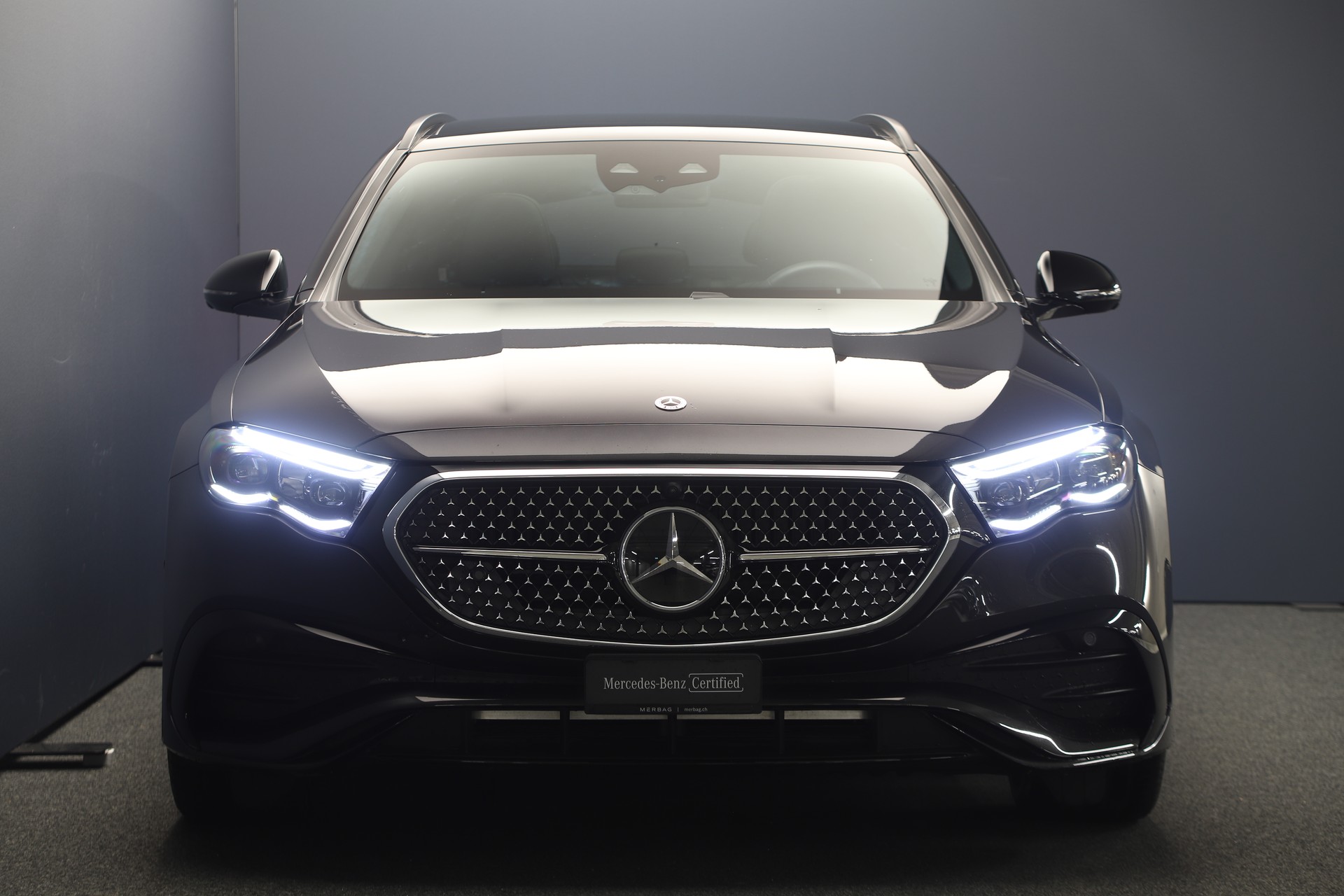 MERCEDES-BENZ E 220 d T 4Matic 9G-Tronic-image-2