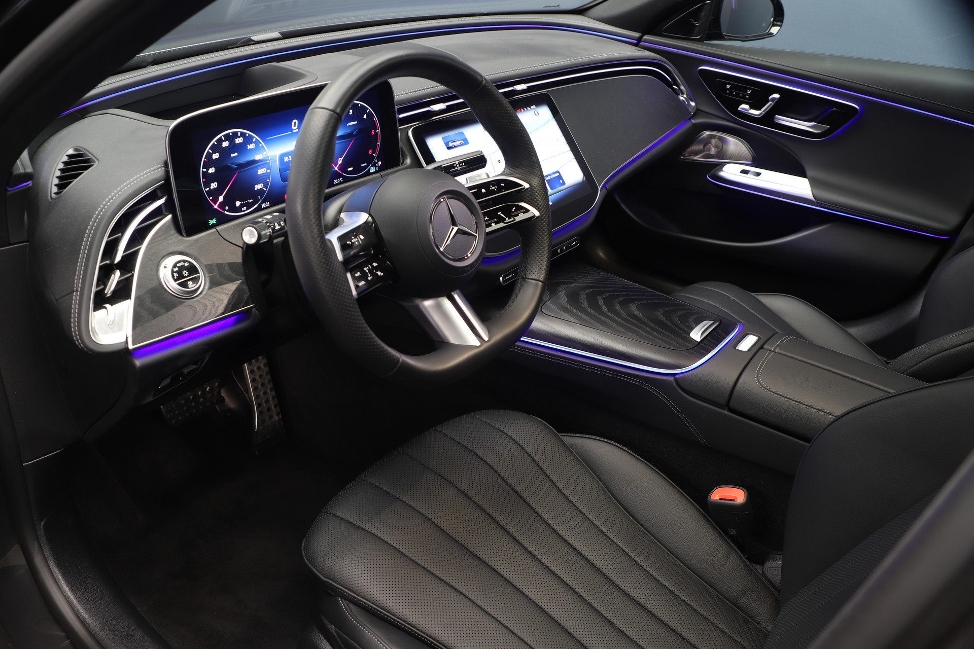 MERCEDES-BENZ E 220 d T 4Matic 9G-Tronic-image-7