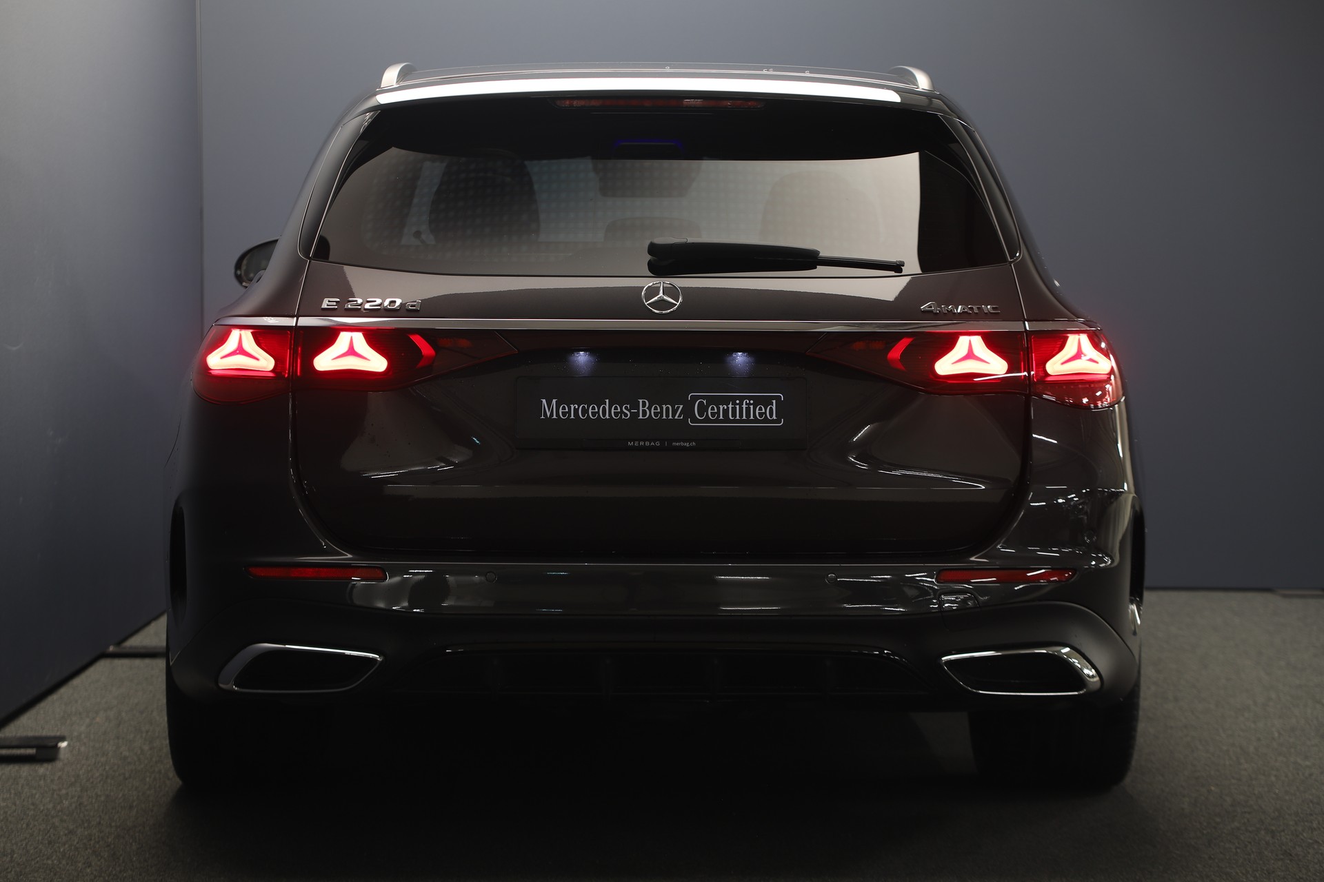 MERCEDES-BENZ E 220 d T 4Matic 9G-Tronic-image-6