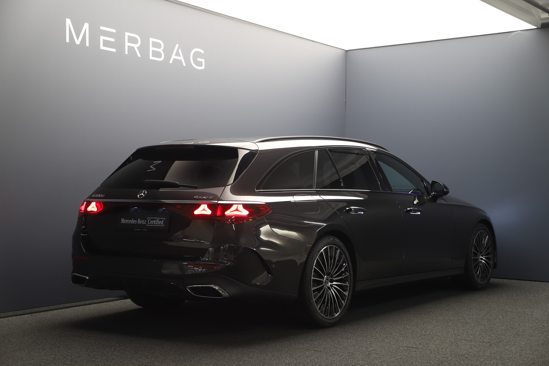 MERCEDES-BENZ E 220 d T 4Matic 9G-Tronic-image-5
