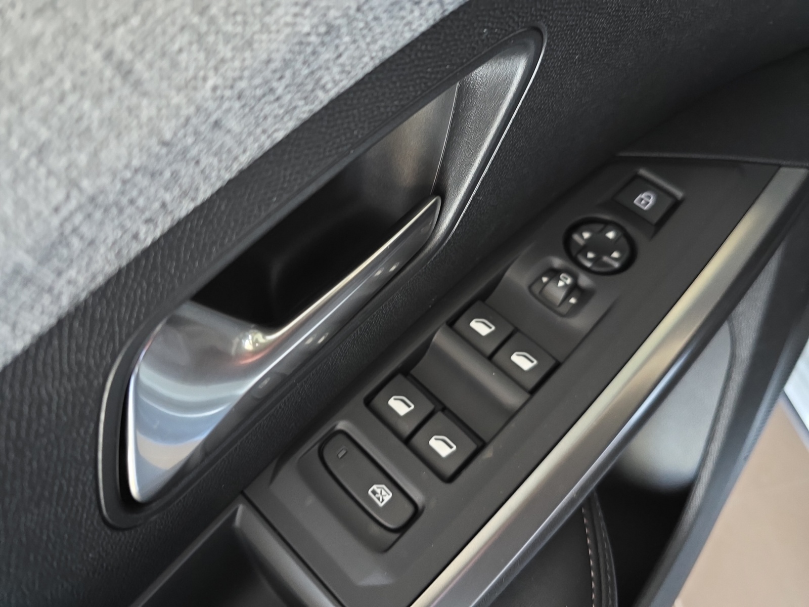 PEUGEOT 3008 NEW 145 e-DCS Allure P-image-14