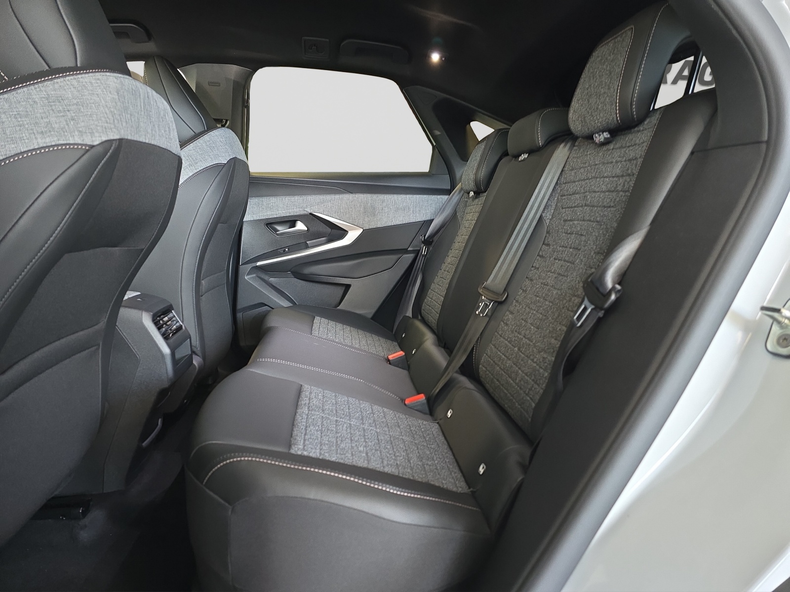 PEUGEOT 3008 NEW 145 e-DCS Allure P-image-7