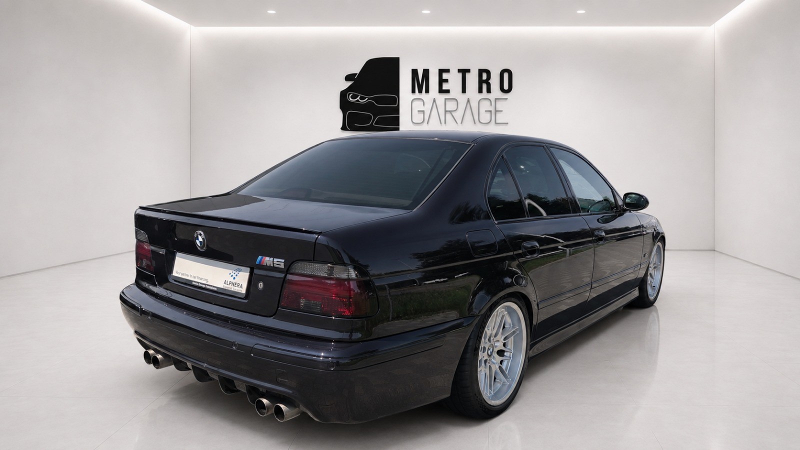 BMW M5-image-3