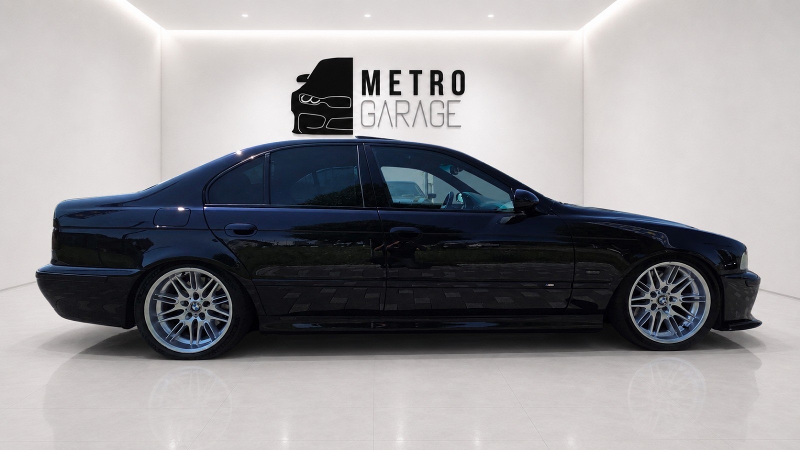 BMW M5-image-4