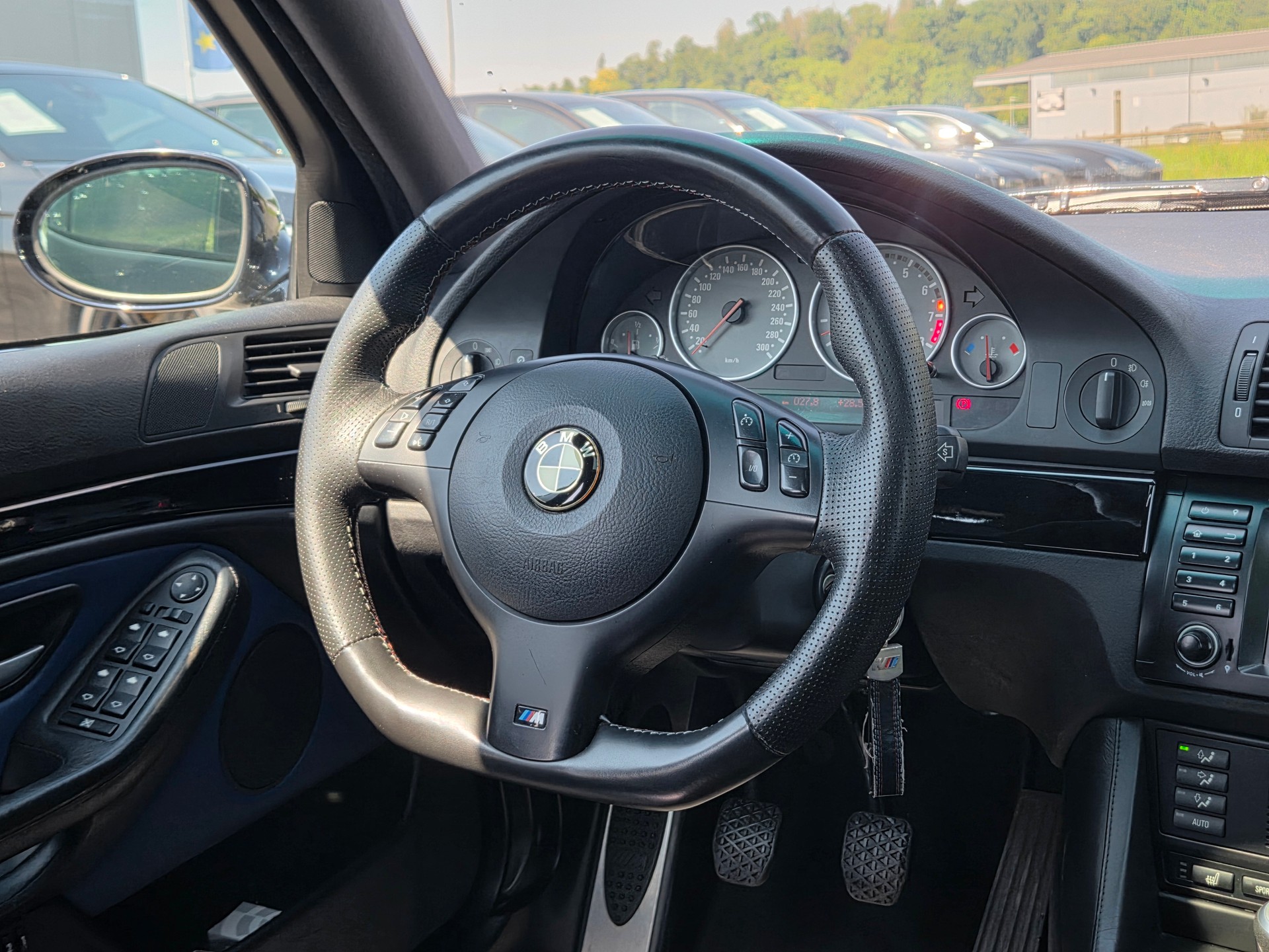 BMW M5-image-9