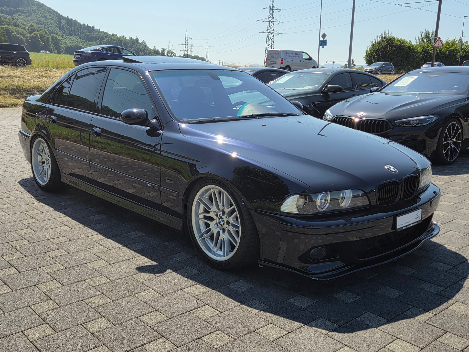 BMW M5-image-0
