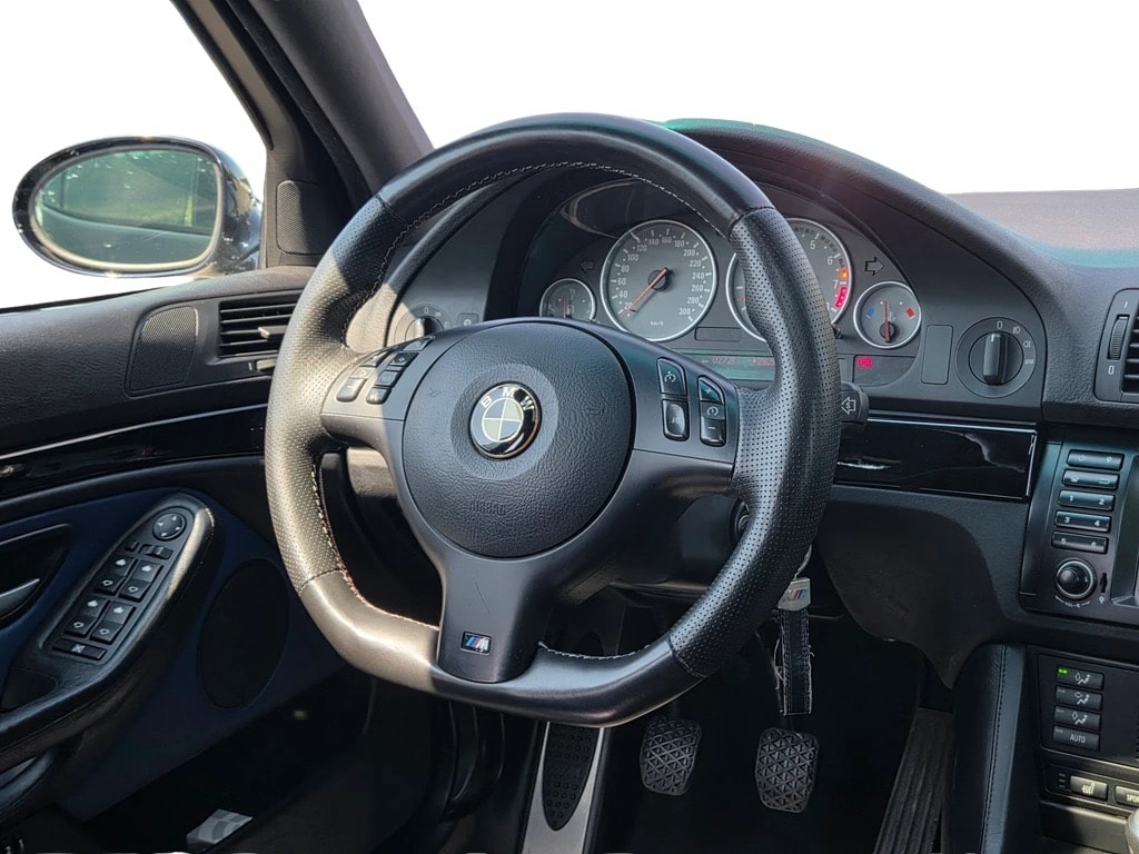BMW M5-image-10