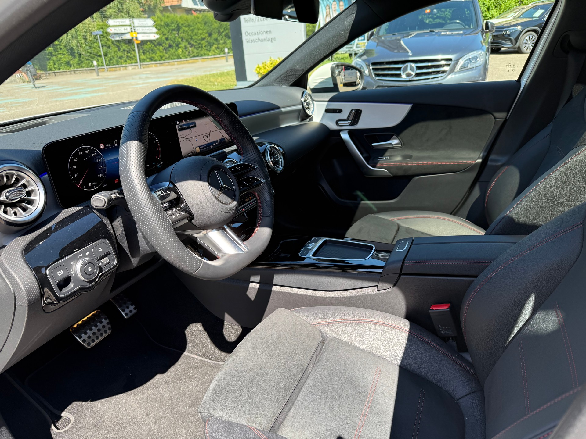 MERCEDES-BENZ A 250 4Matic 8G-DCT-showroom-element-3