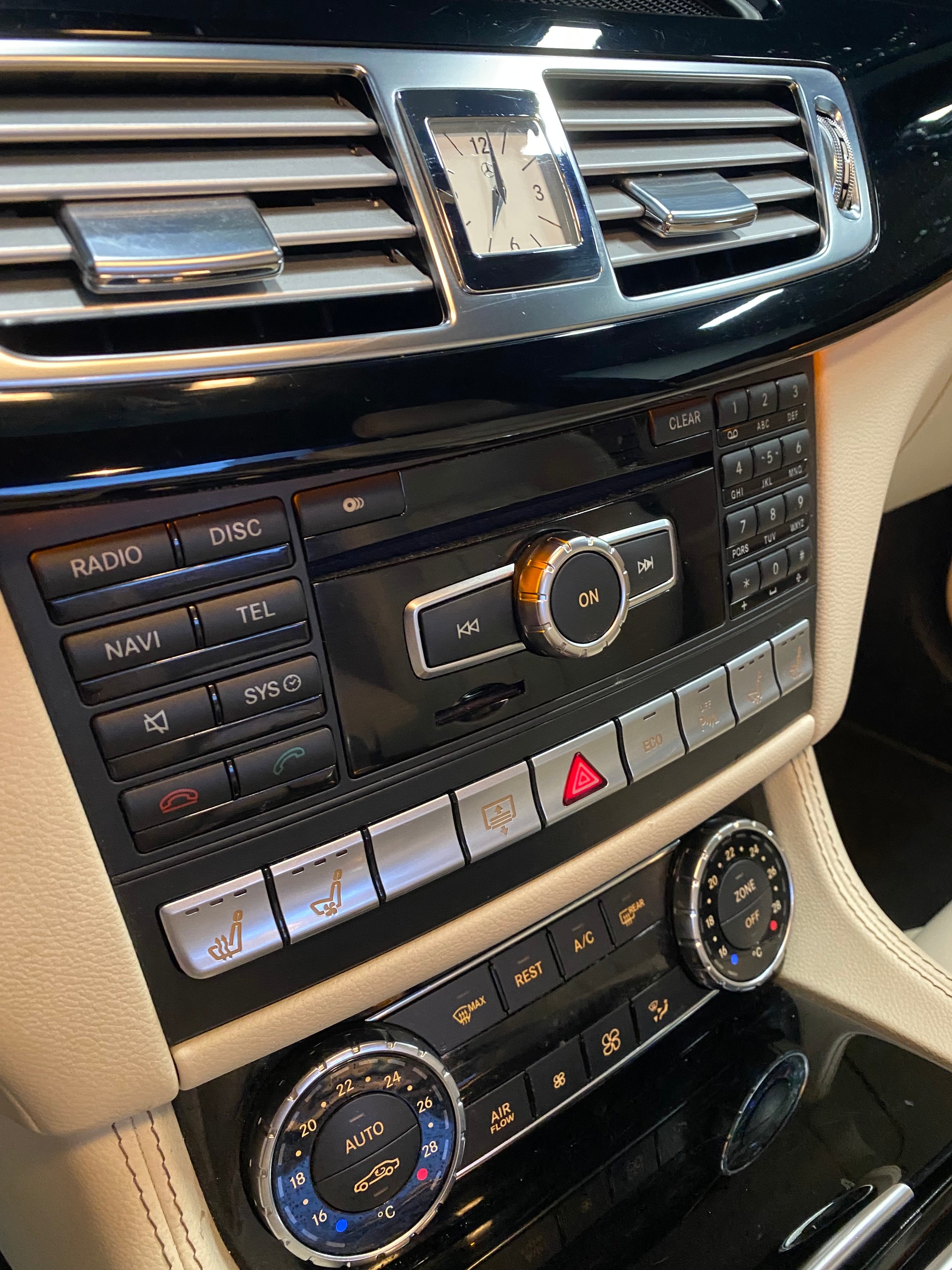 MERCEDES-BENZ CLS 500 4Matic 7G-Tronic-image-13
