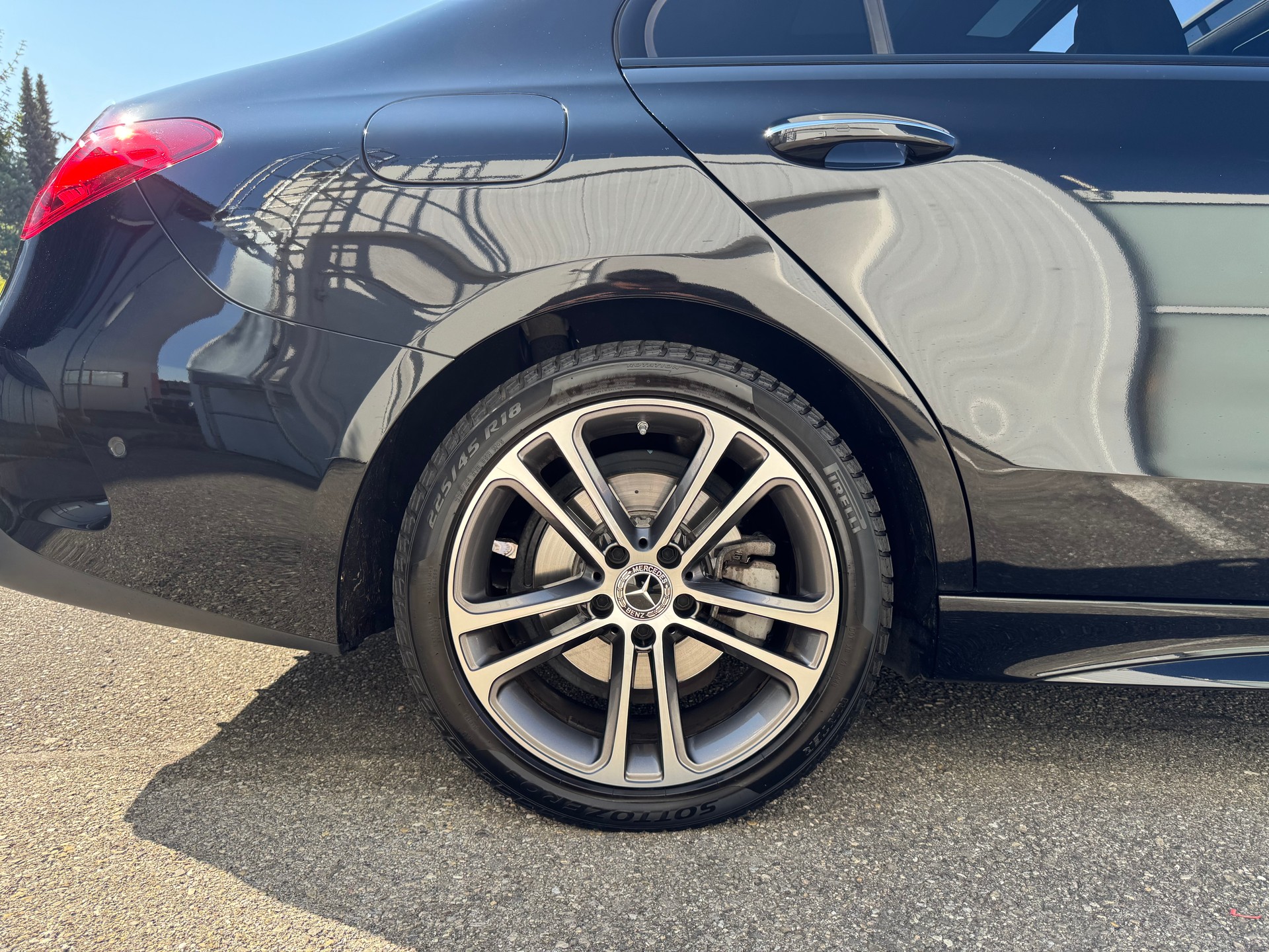 MERCEDES-BENZ C 300 4Matic AMG Line-image-6