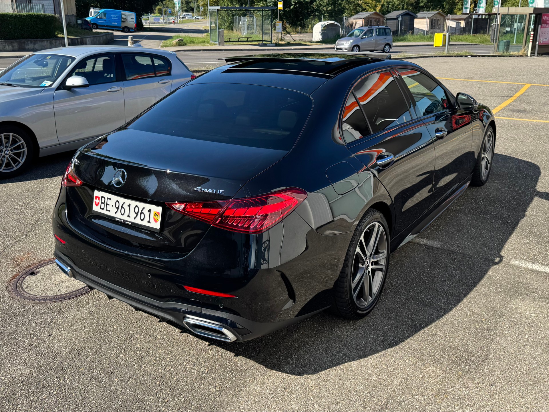 MERCEDES-BENZ C 300 4Matic AMG Line-image-2