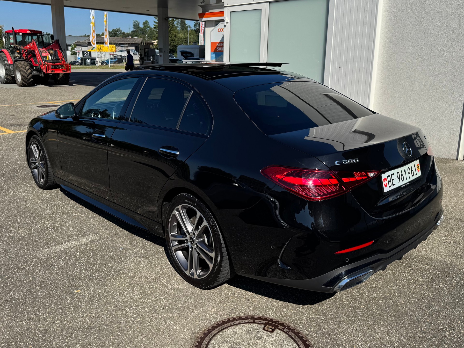 MERCEDES-BENZ C 300 4Matic AMG Line-image-1