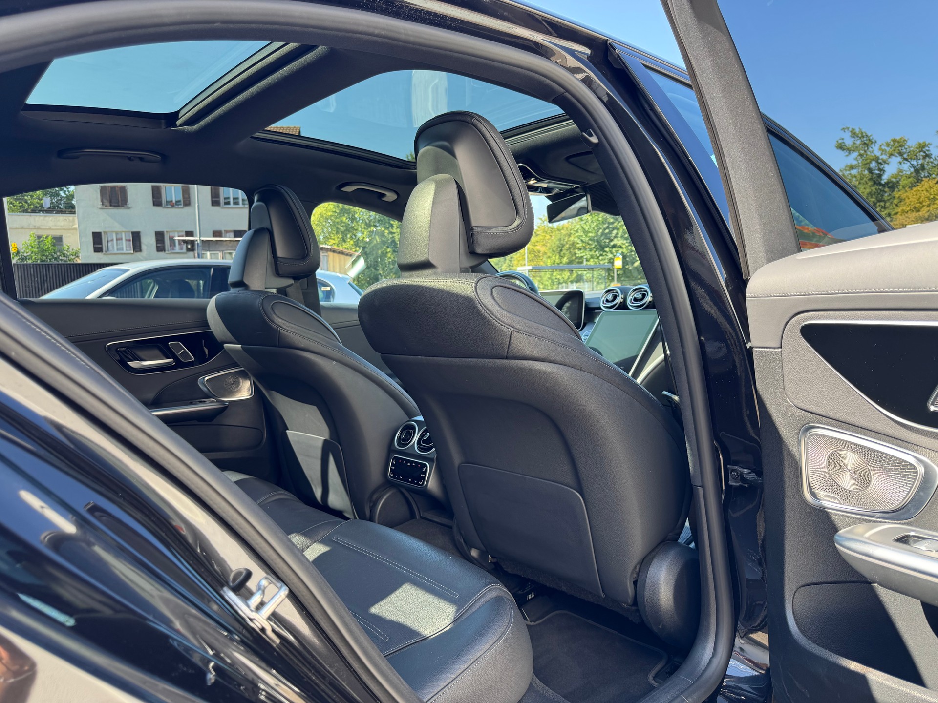 MERCEDES-BENZ C 300 4Matic AMG Line-image-5