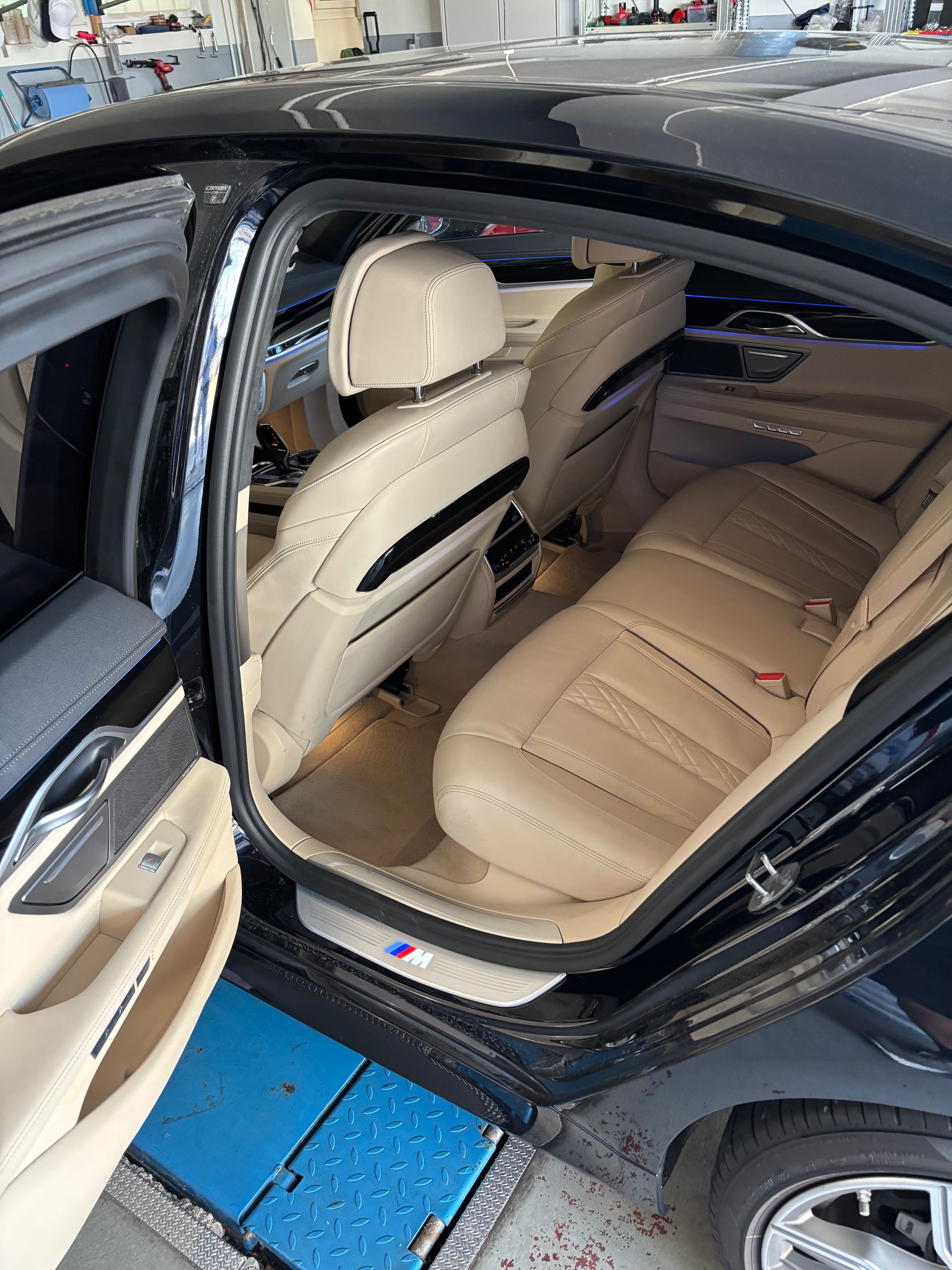 BMW 750d xDrive Steptronic-image-10