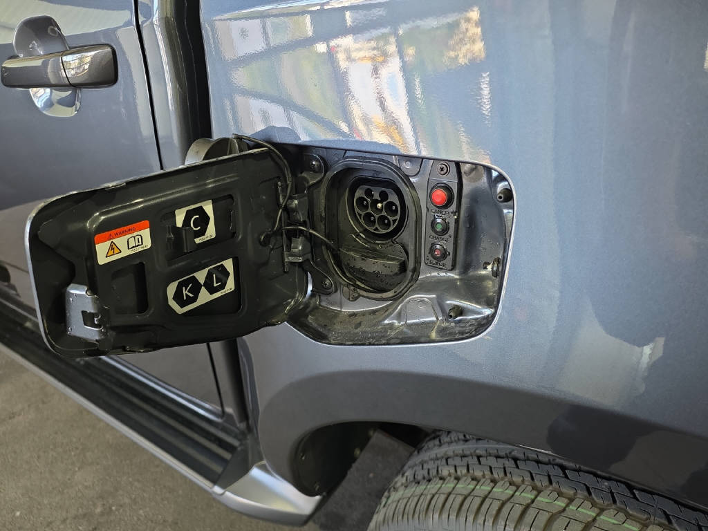 ISUZU D-Max EV Crew Pick-up N60 Nitro Sport 4x4-image-17