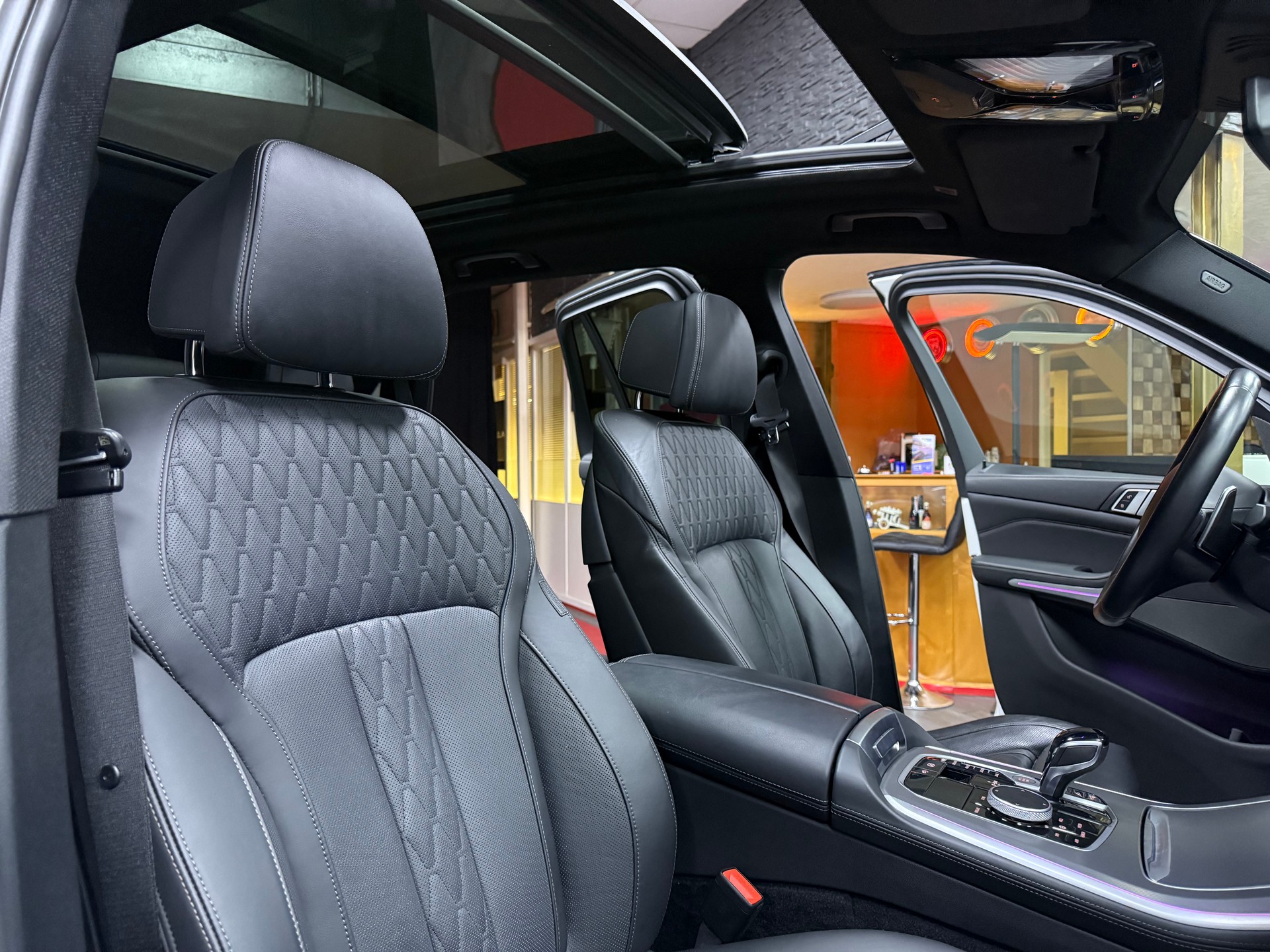 BMW X5 xDrive 48V 40d M Sport Steptronic / Panorama / Sitzbüftung / Vollausstattung-image-8