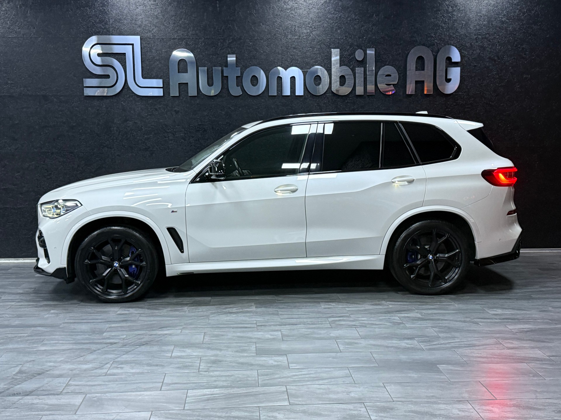 BMW X5 xDrive 48V 40d M Sport Steptronic / Panorama / Sitzbüftung / Vollausstattung-showroom-element-3