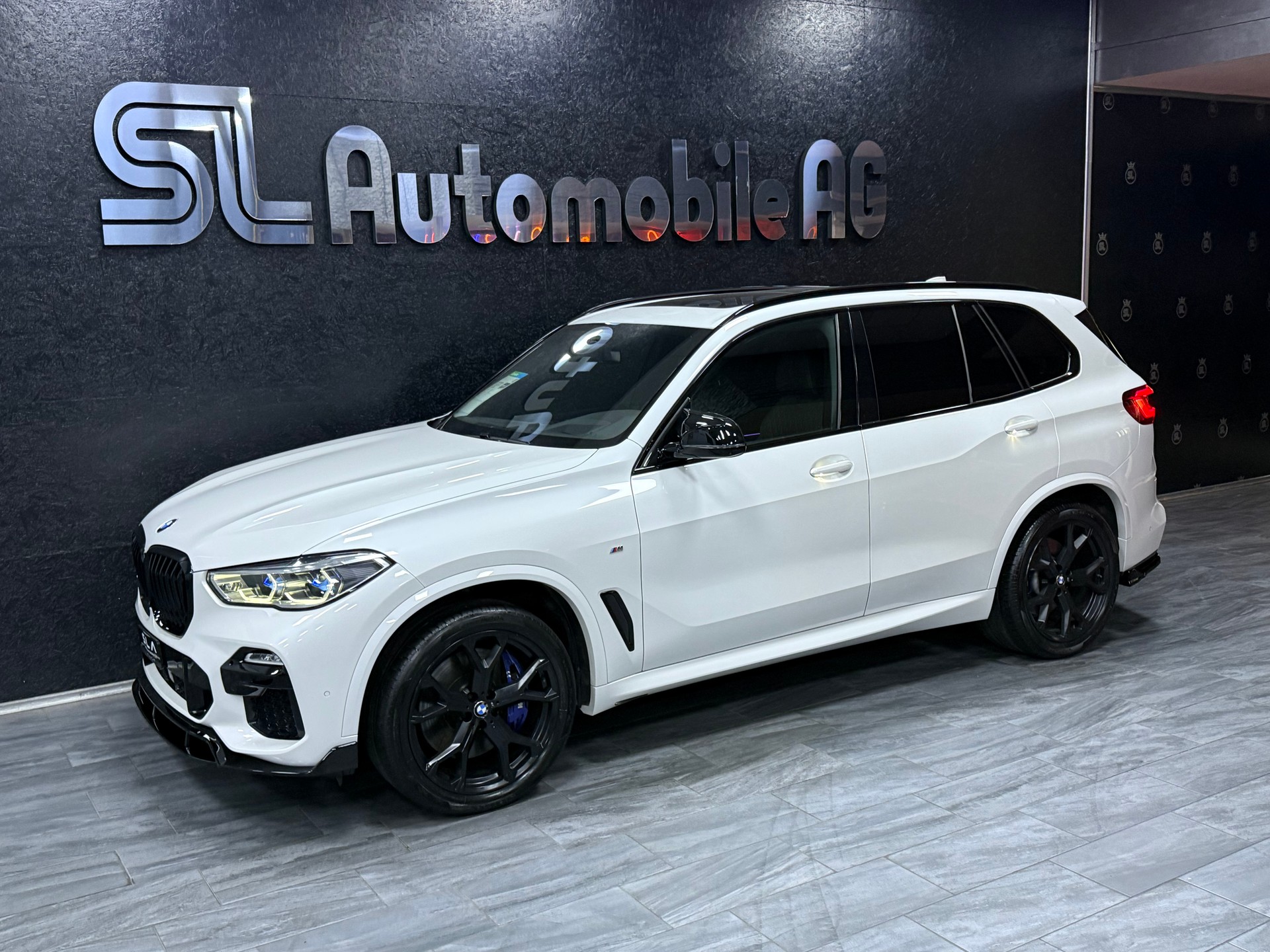 BMW X5 xDrive 48V 40d M Sport Steptronic / Panorama / Sitzbüftung / Vollausstattung-showroom-element-2