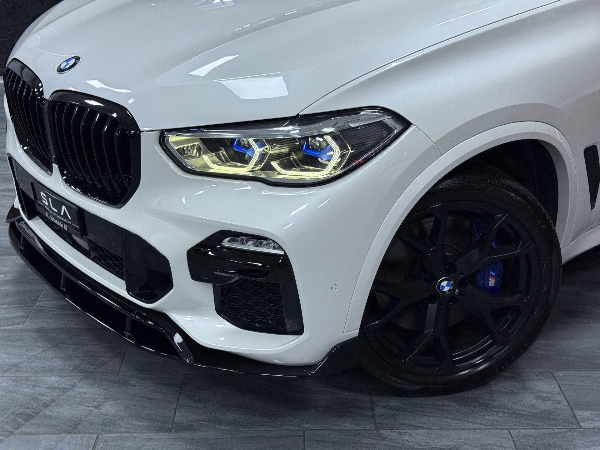 BMW X5 xDrive 48V 40d M Sport Steptronic / Panorama / Sitzbüftung / Vollausstattung-showroom-element-1