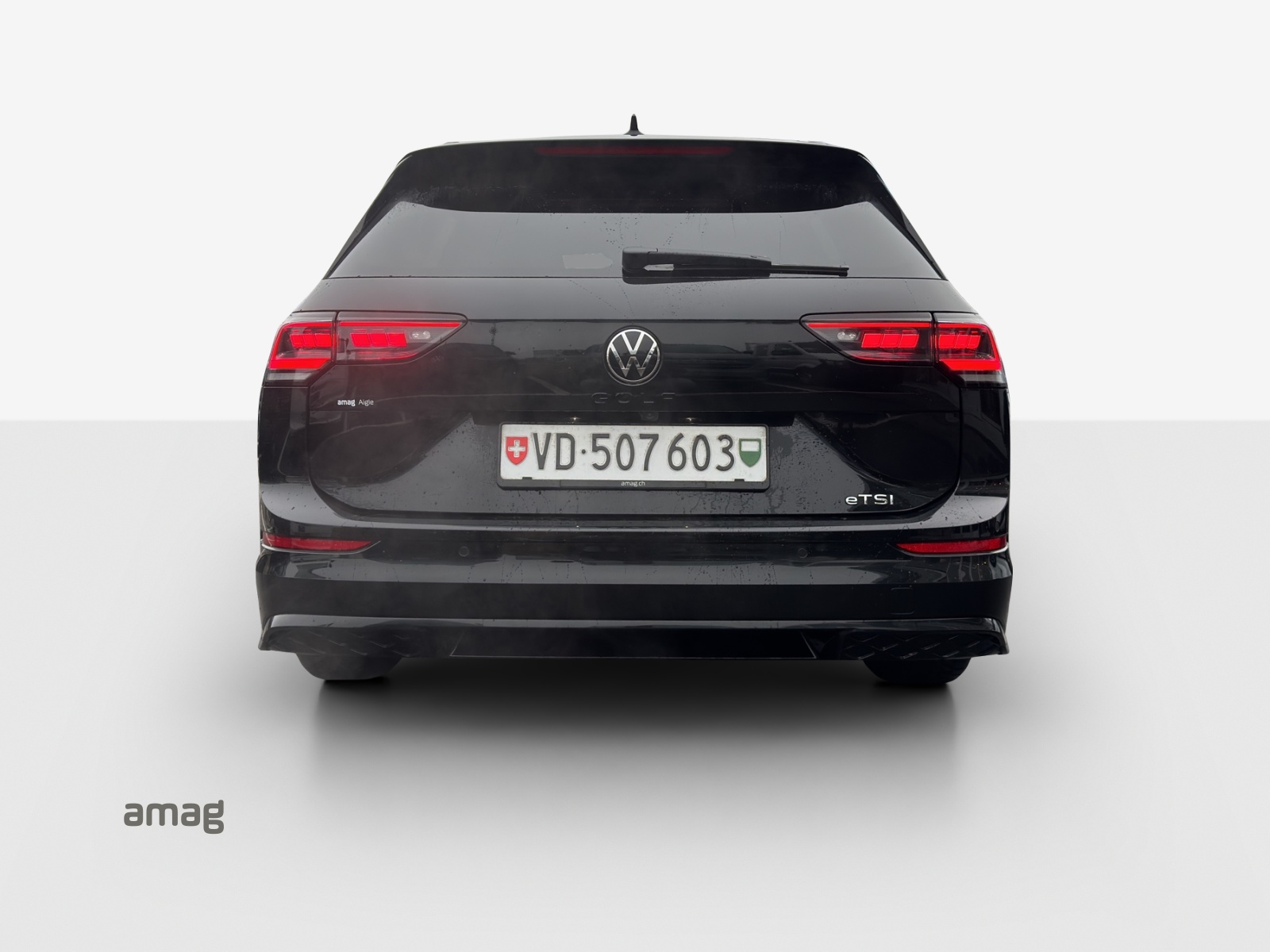 VW Golf Variant 1.5 eTSI mHEV R-Line DSG-image-3