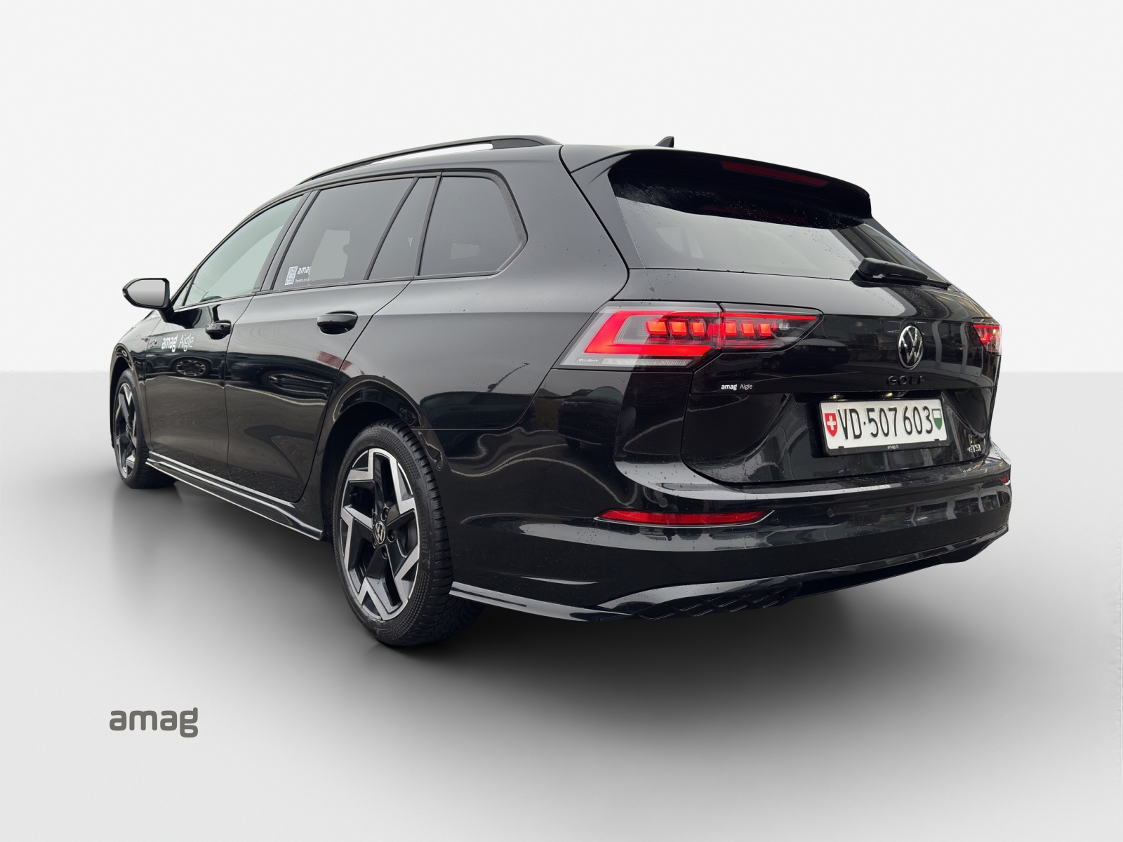 VW Golf Variant 1.5 eTSI mHEV R-Line DSG-image-2