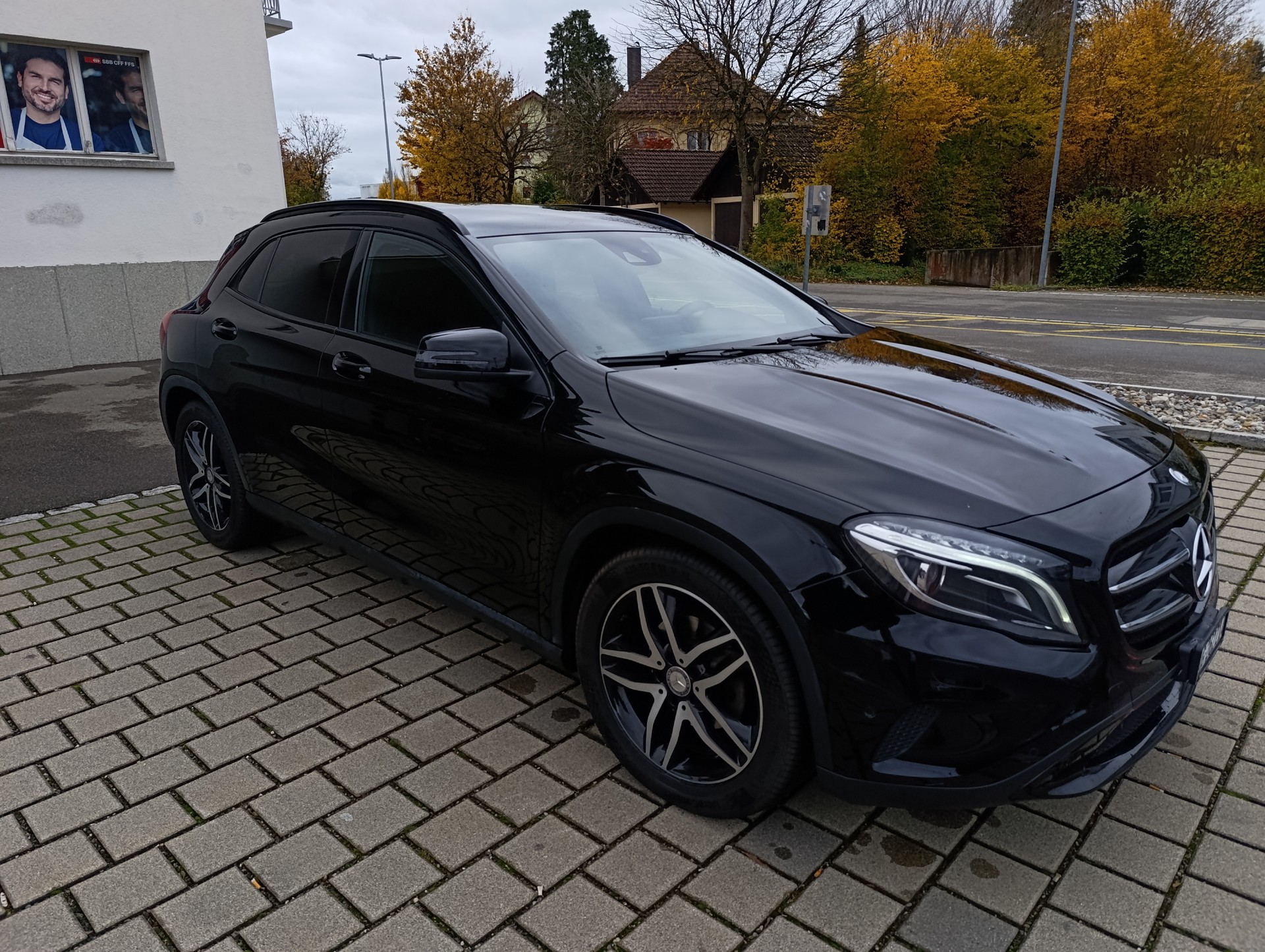 MERCEDES-BENZ GLA 200 Night Star 7G-DCT-image-2