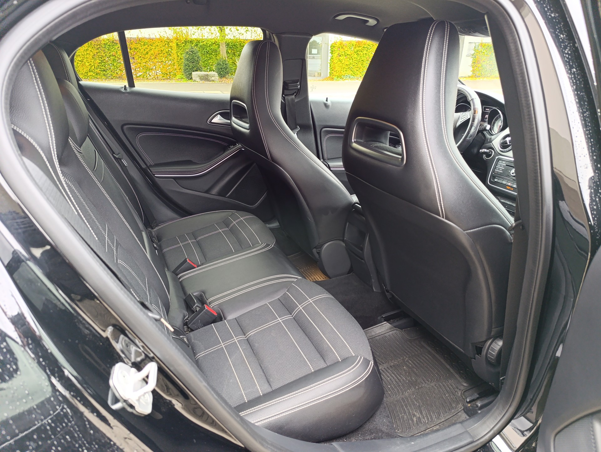 MERCEDES-BENZ GLA 200 Night Star 7G-DCT-image-5