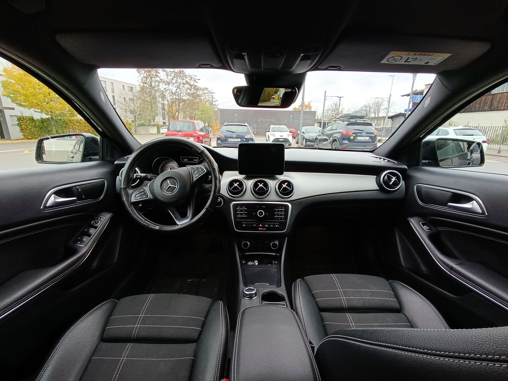 MERCEDES-BENZ GLA 200 Night Star 7G-DCT-image-4