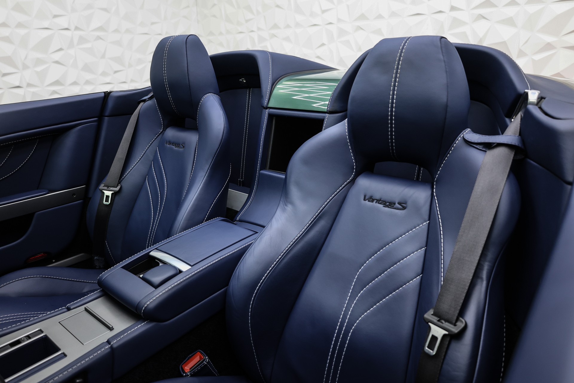 ASTON MARTIN V8 Vantage Roadster 4.7 S Sportshift-image-23