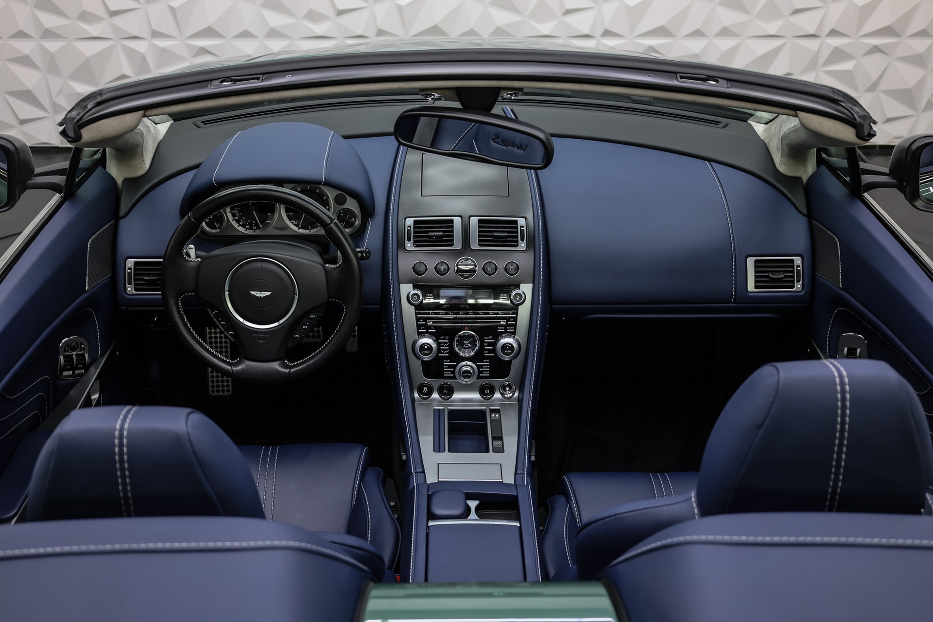 ASTON MARTIN V8 Vantage Roadster 4.7 S Sportshift-image-18
