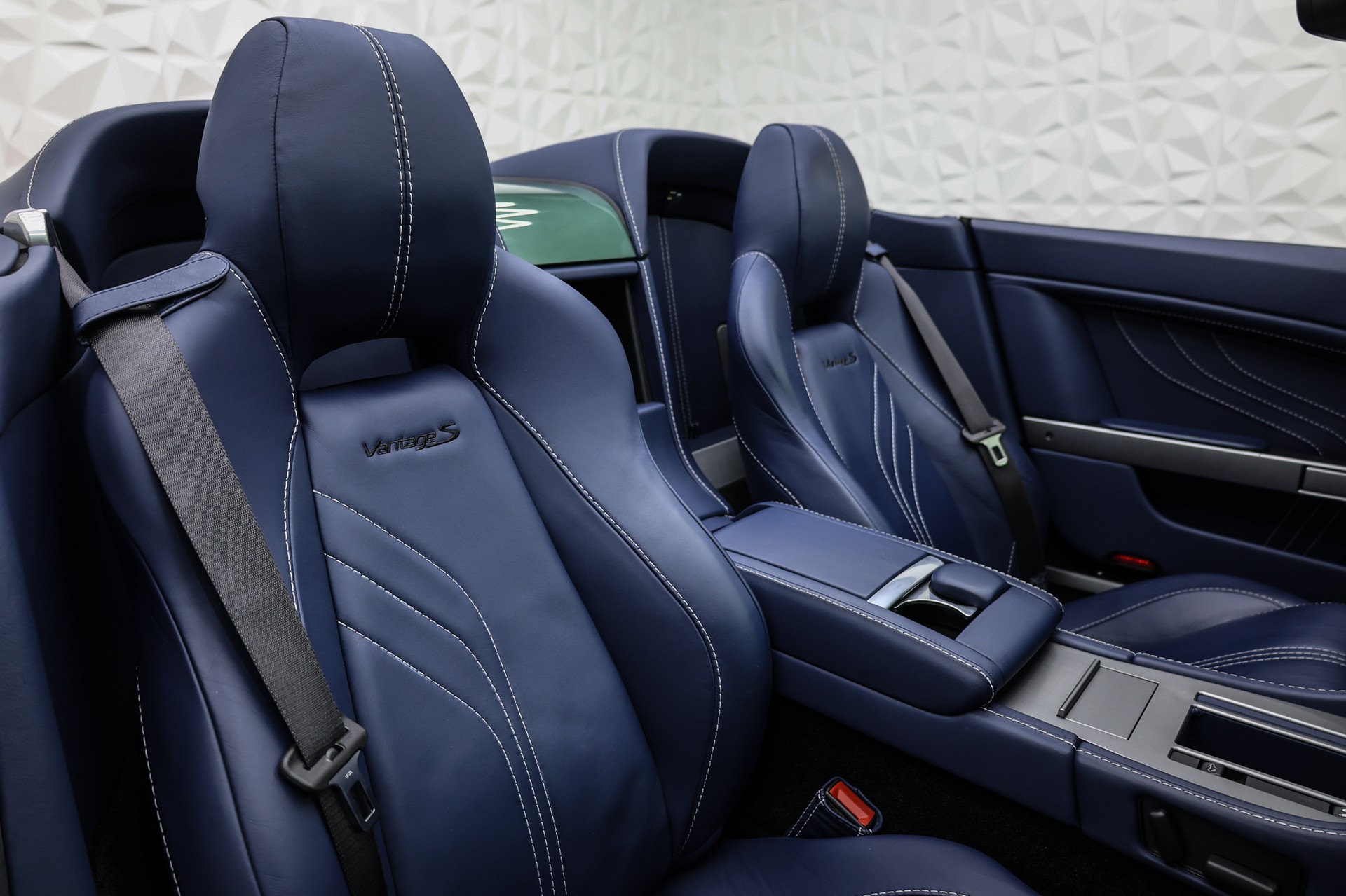 ASTON MARTIN V8 Vantage Roadster 4.7 S Sportshift-image-25