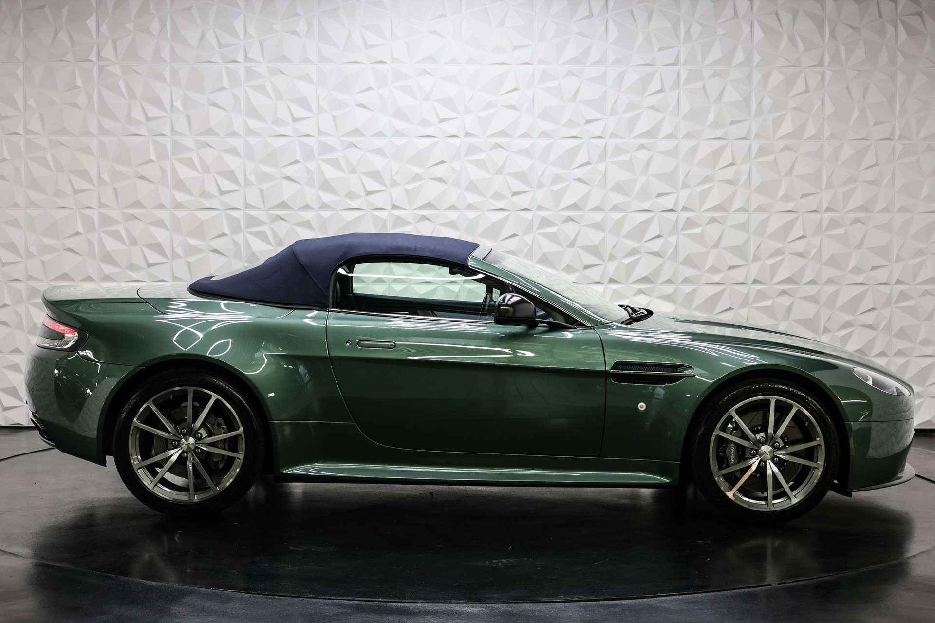 ASTON MARTIN V8 Vantage Roadster 4.7 S Sportshift-image-15