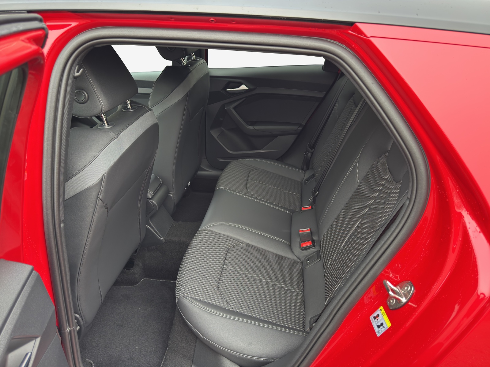 AUDI A1 Sportback 30 TFSI S Line Attraction S-tronic-image-11
