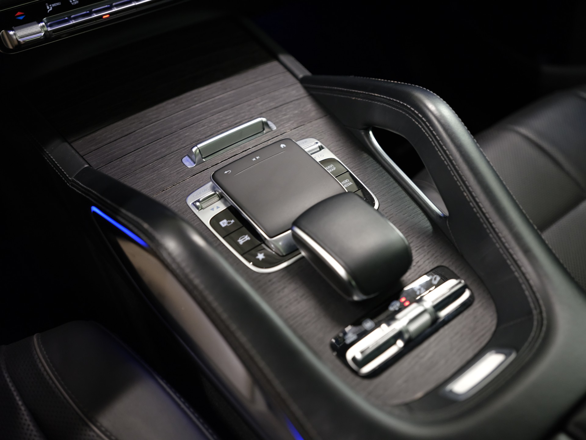 MERCEDES-BENZ GLS 580 4Matic 9G-Tronic-image-21