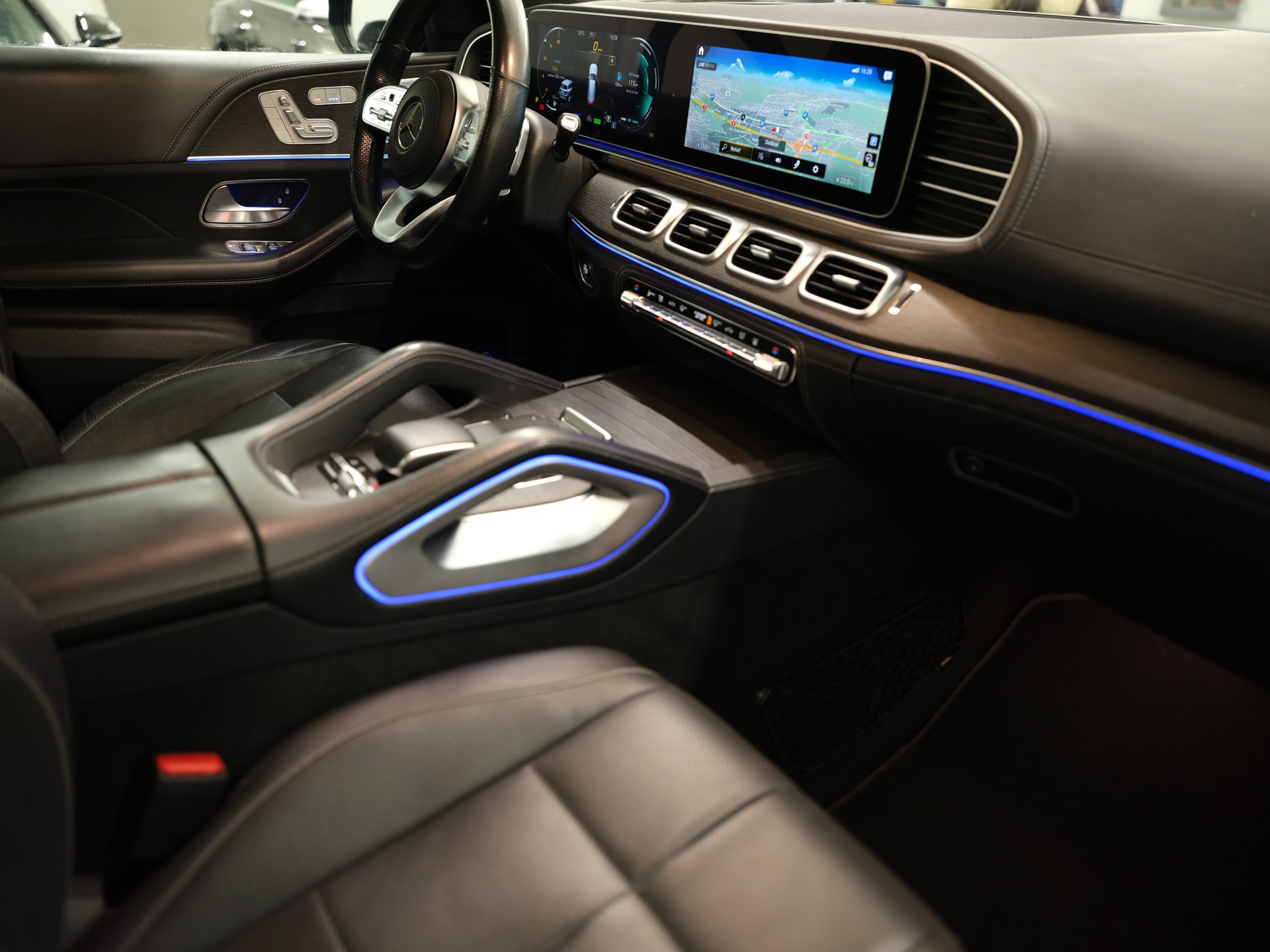 MERCEDES-BENZ GLS 580 4Matic 9G-Tronic-image-24