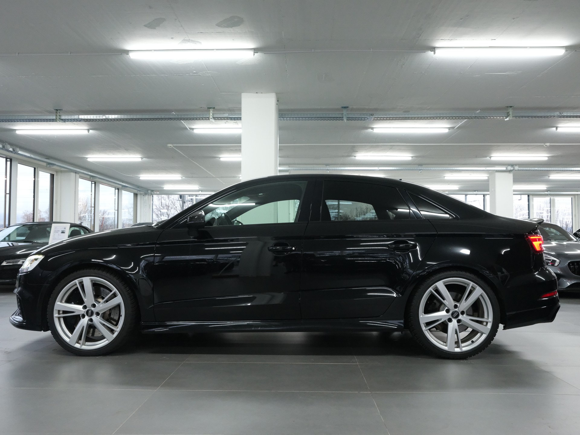 AUDI RS3 Limousine 2.5 TSI quattro S-tronic-image-5