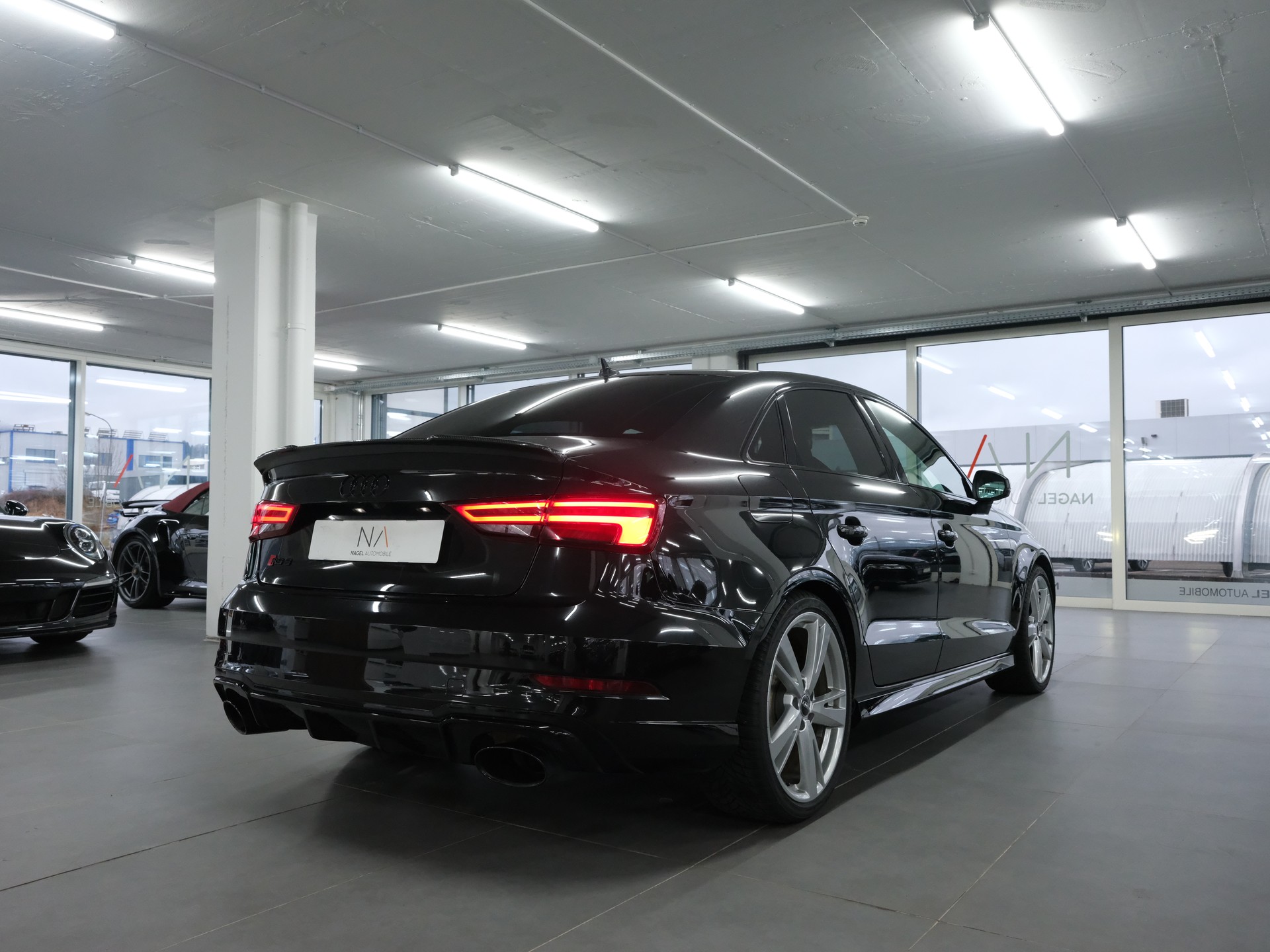 AUDI RS3 Limousine 2.5 TSI quattro S-tronic-image-2