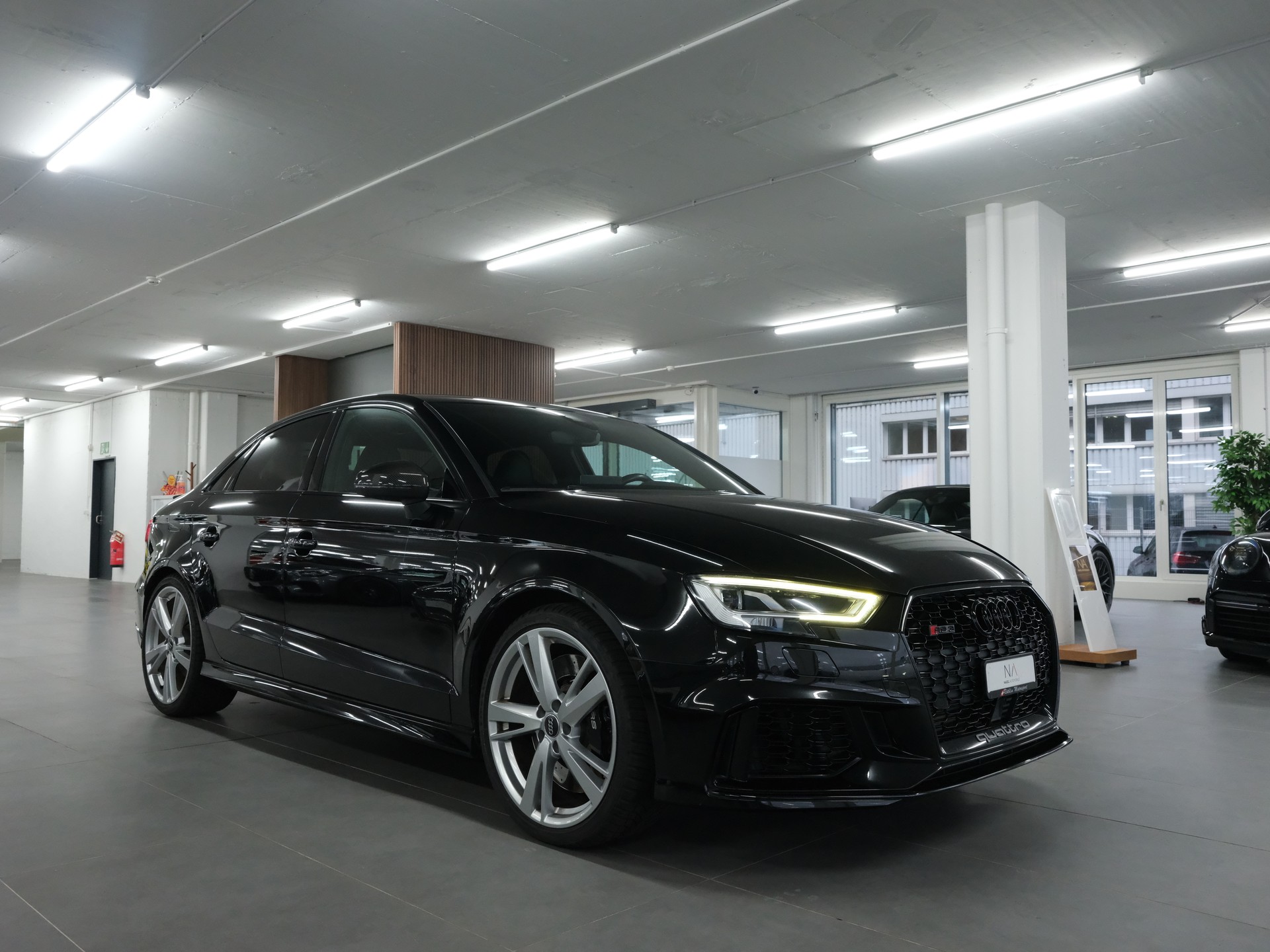 AUDI RS3 Limousine 2.5 TSI quattro S-tronic-image-1