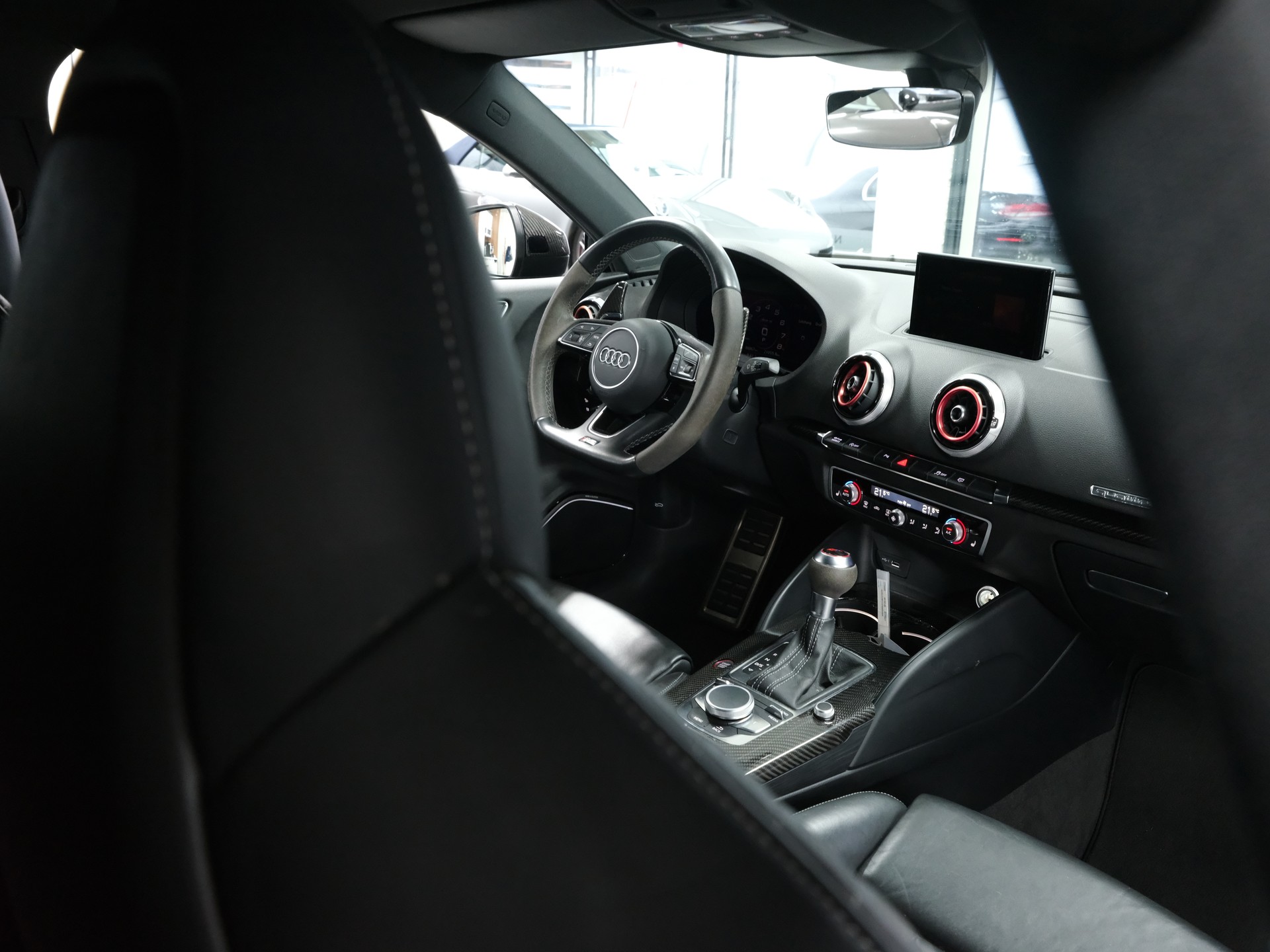 AUDI RS3 Limousine 2.5 TSI quattro S-tronic-image-18