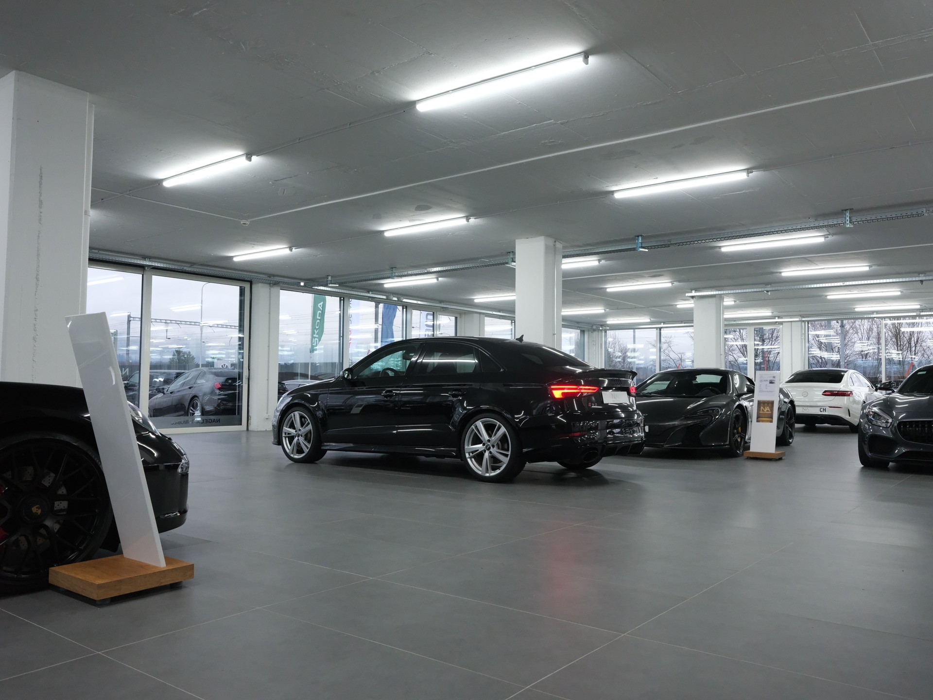 AUDI RS3 Limousine 2.5 TSI quattro S-tronic-image-8